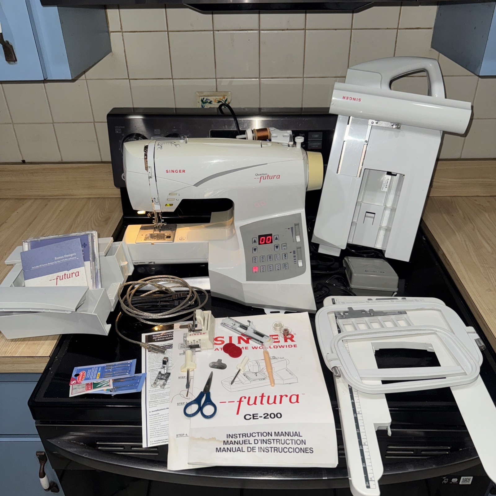 Singer Quantum Futura CE-200  Sewing Machine W/Embroidery Unit PARTS/REPAIR
