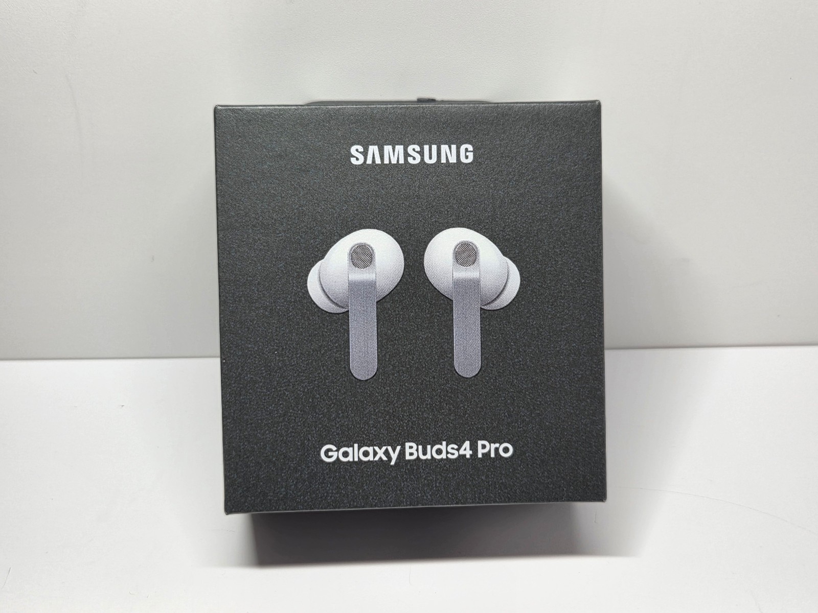 NEW Samsung Galaxy Buds 4 Pro SM-R640 True Wireless Bluetooth Earbuds - White