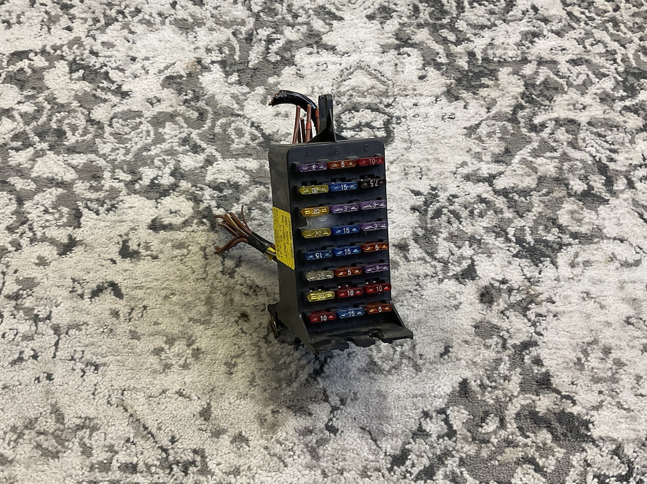 JAGUAR XJ6 FUSEBOX RIGHT HAND PASSENGERS SIDE 1990 DBC5891