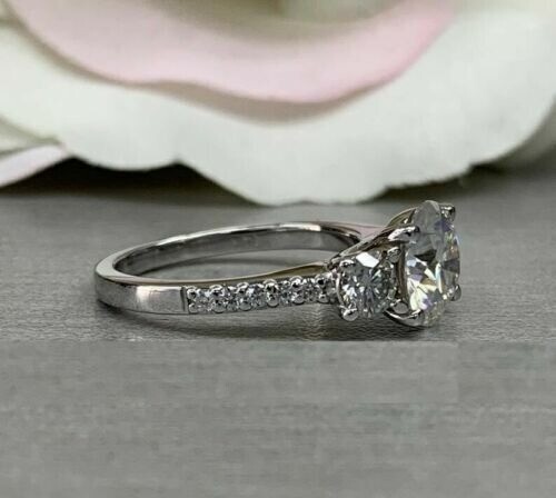 Lab-Created 2.60 Ct Round Cut White Diamond Wedding Ring 925 Sterling Silver