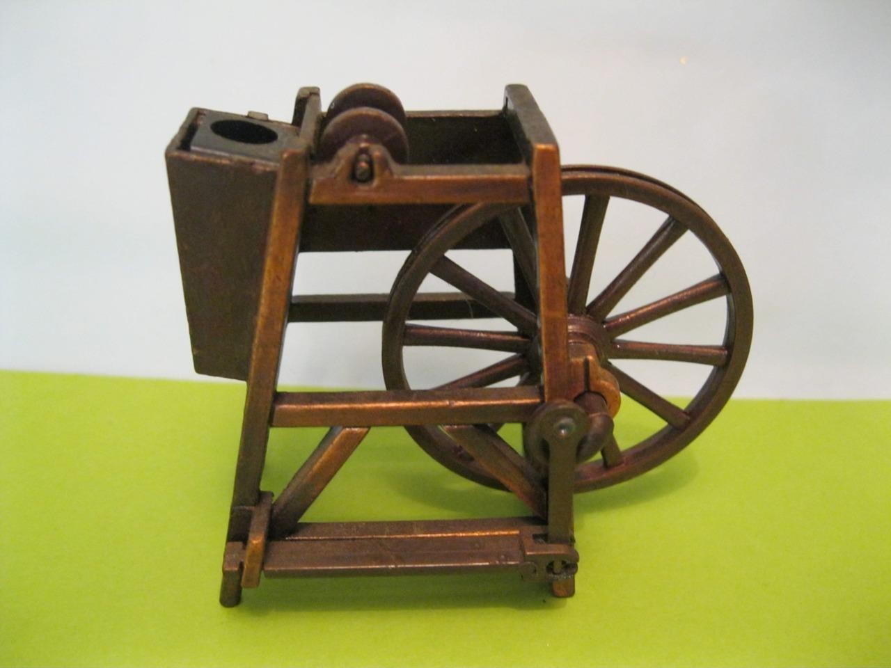 VTG 1980-dollhouse Knife Grinder-PLAY ME Spain Copper Pencil Sharpener 978 toy