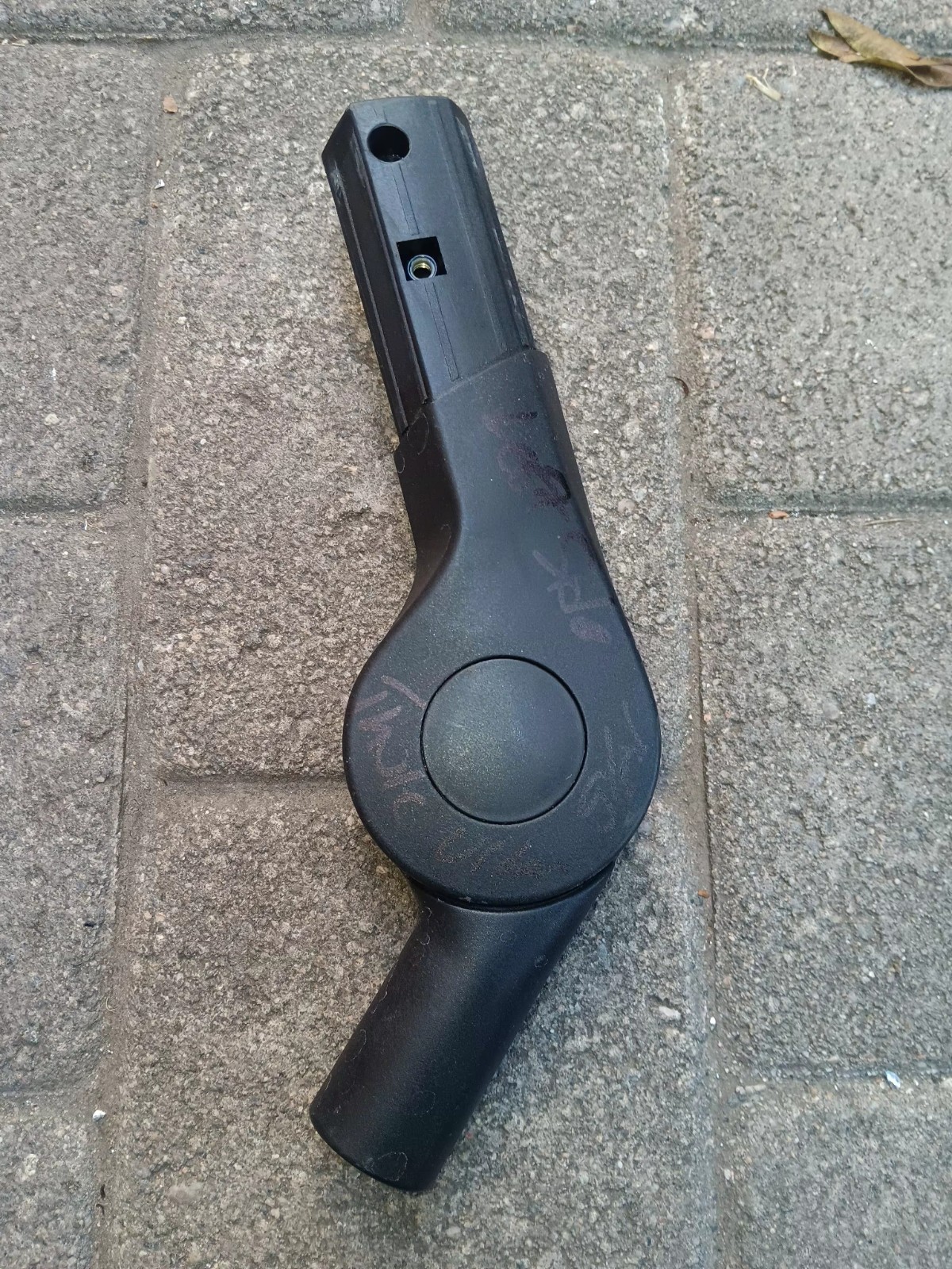 Thule Urban 2 Glide LEFT SIDE SWAY HANDLE INSERT PART REPLACEMENT.