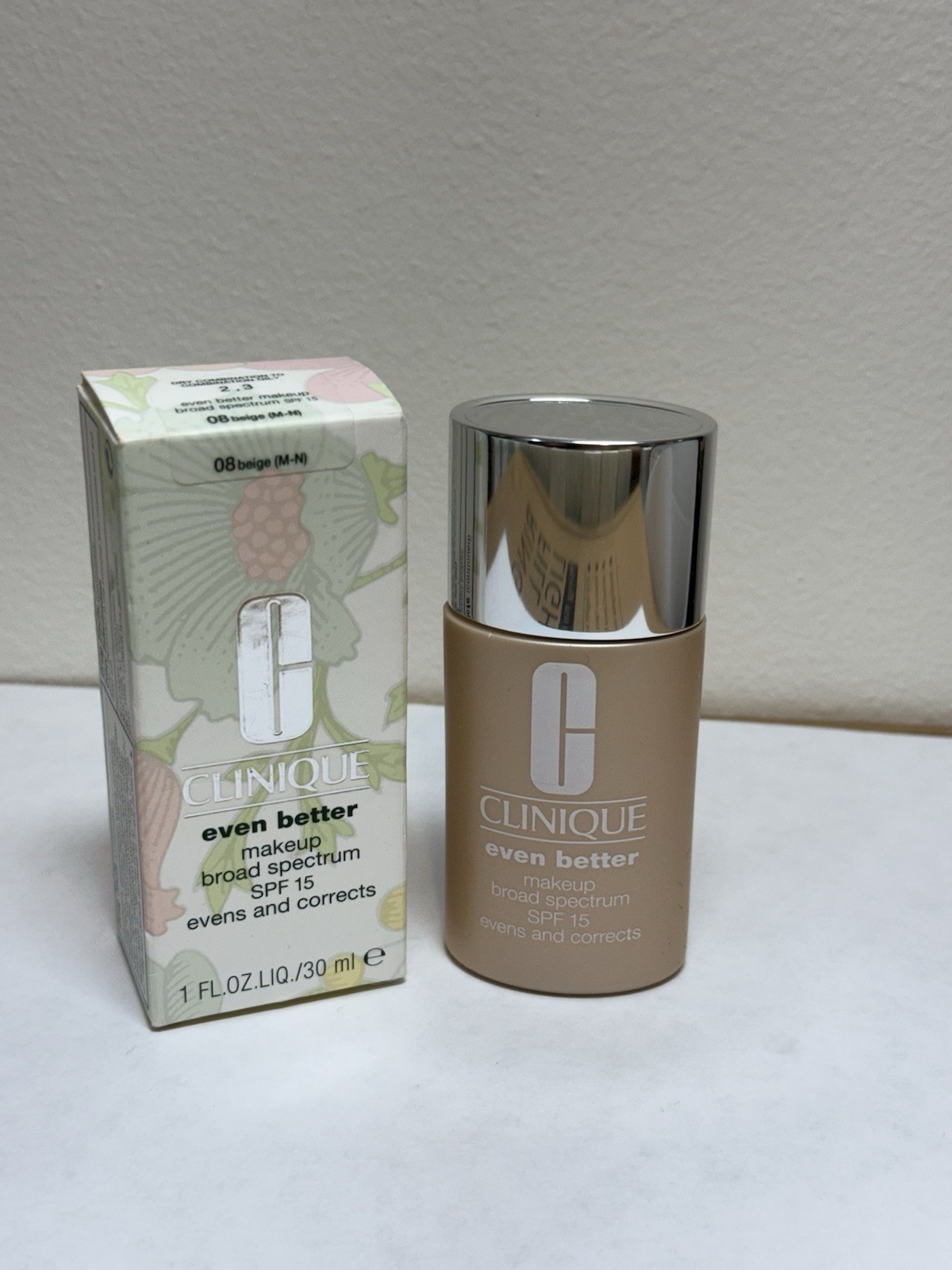 CLINIQUE EVEN BETTER Makeup SPF 15 Evens And Corrects 08 Beige M-N~1oz/30ml