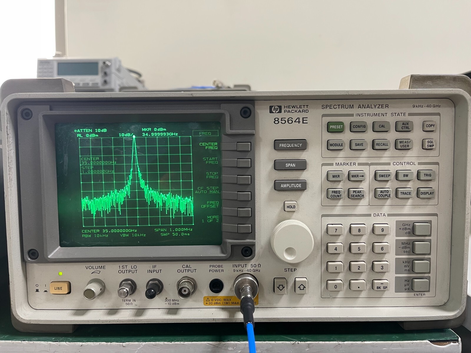 HP Agilent 8564E 9KHz - 40GHz Spectrum Analyzer w/ 85620A module_0976
