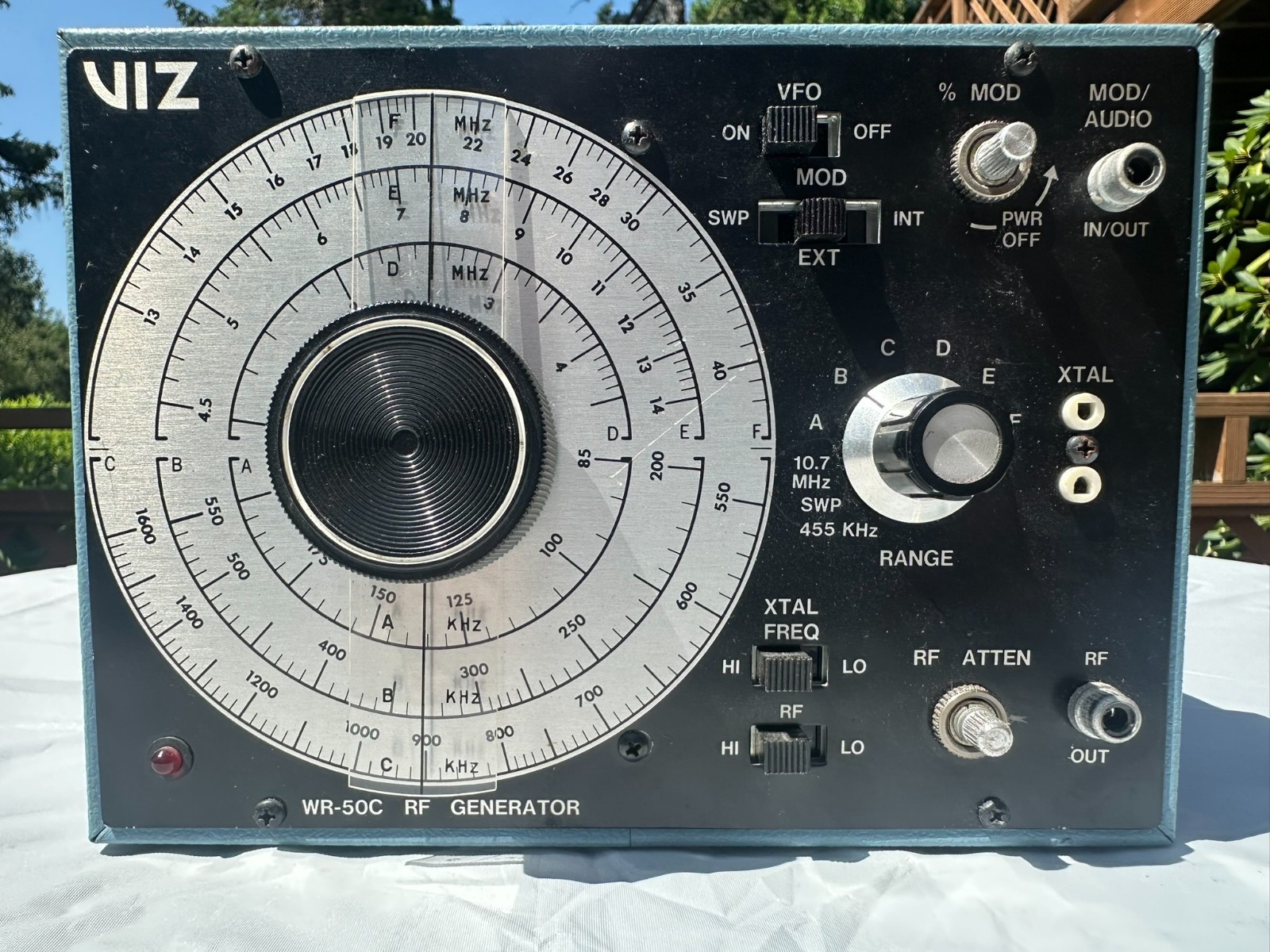 VIZ (RCA) WR-50C RF Solid State Signal Generator 80 KHz-40 MHz 120VAC