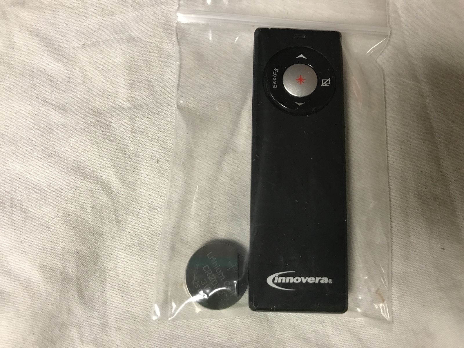 Innovera Wireless Presenter w/Laser Pointer, Matte Black - IVR61101