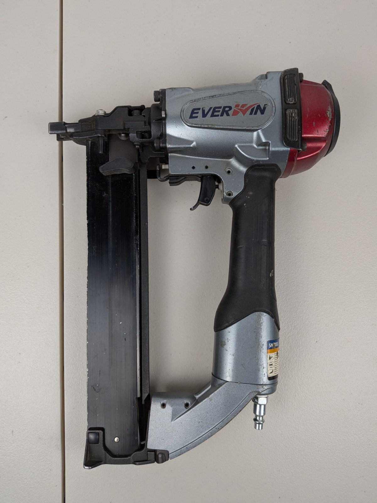 Everwin Medium Crown Stapler SN50S5 1" To 2" 16/17 Gauge Staples Air Pneumatic