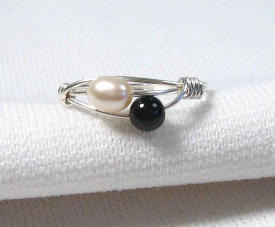 Lyn's Jewelry Freshwater Pearl and Black Onyx Ring Silver sizes 5 thru 9