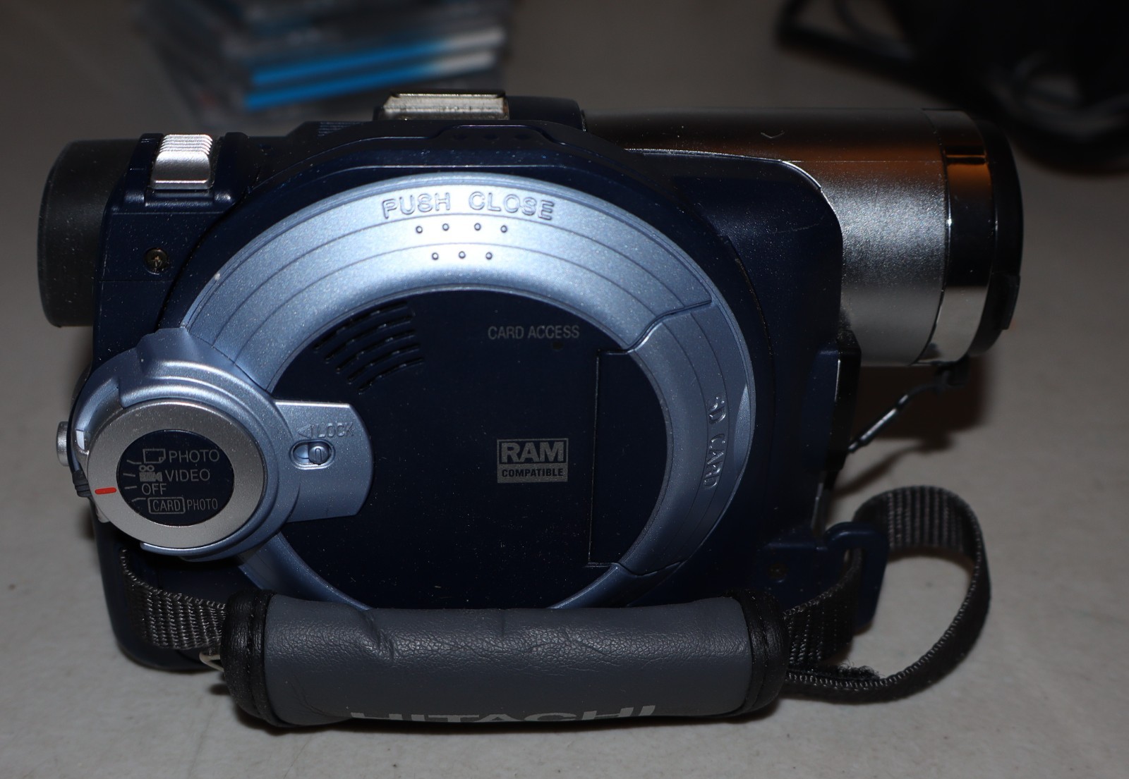Hitachi DVD Camcorder DZ-MV550A – Bundle – Works