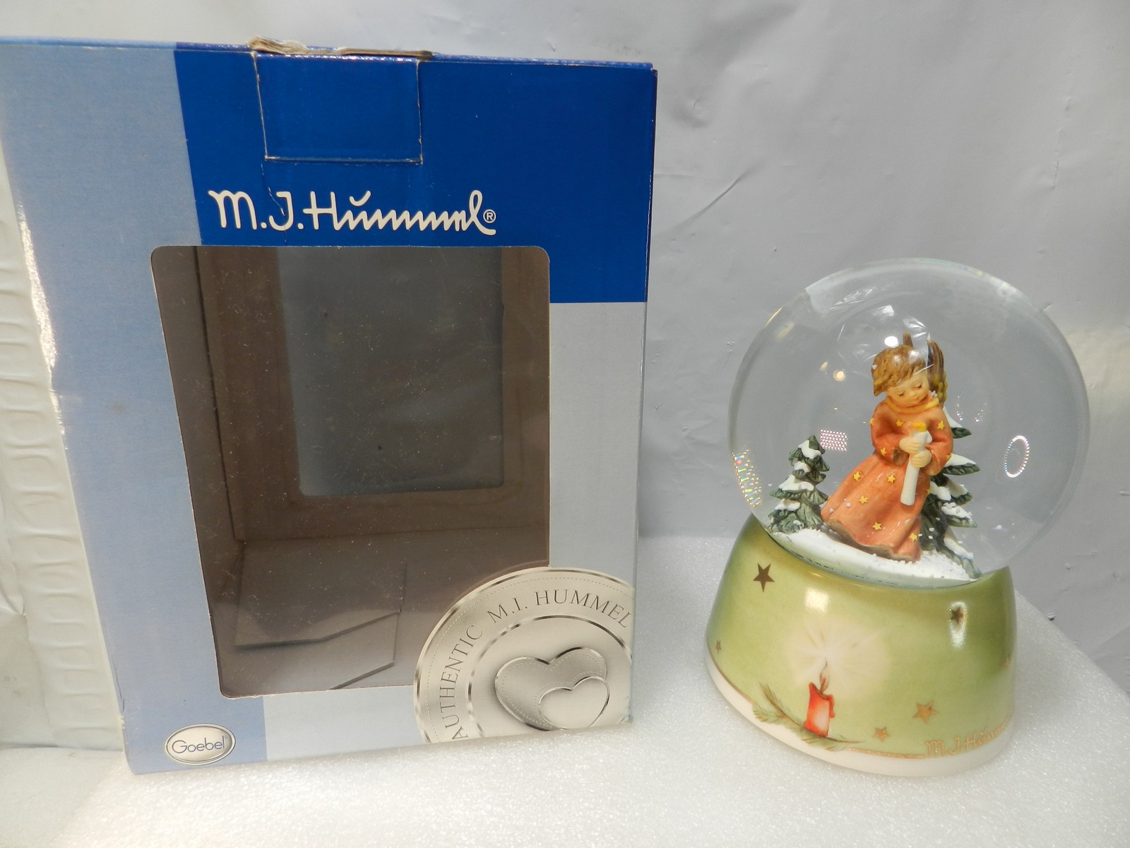 Goebel M.J. Hummel Musical Snow Globe Heavenly Angel Christmas Song in Box Q21K