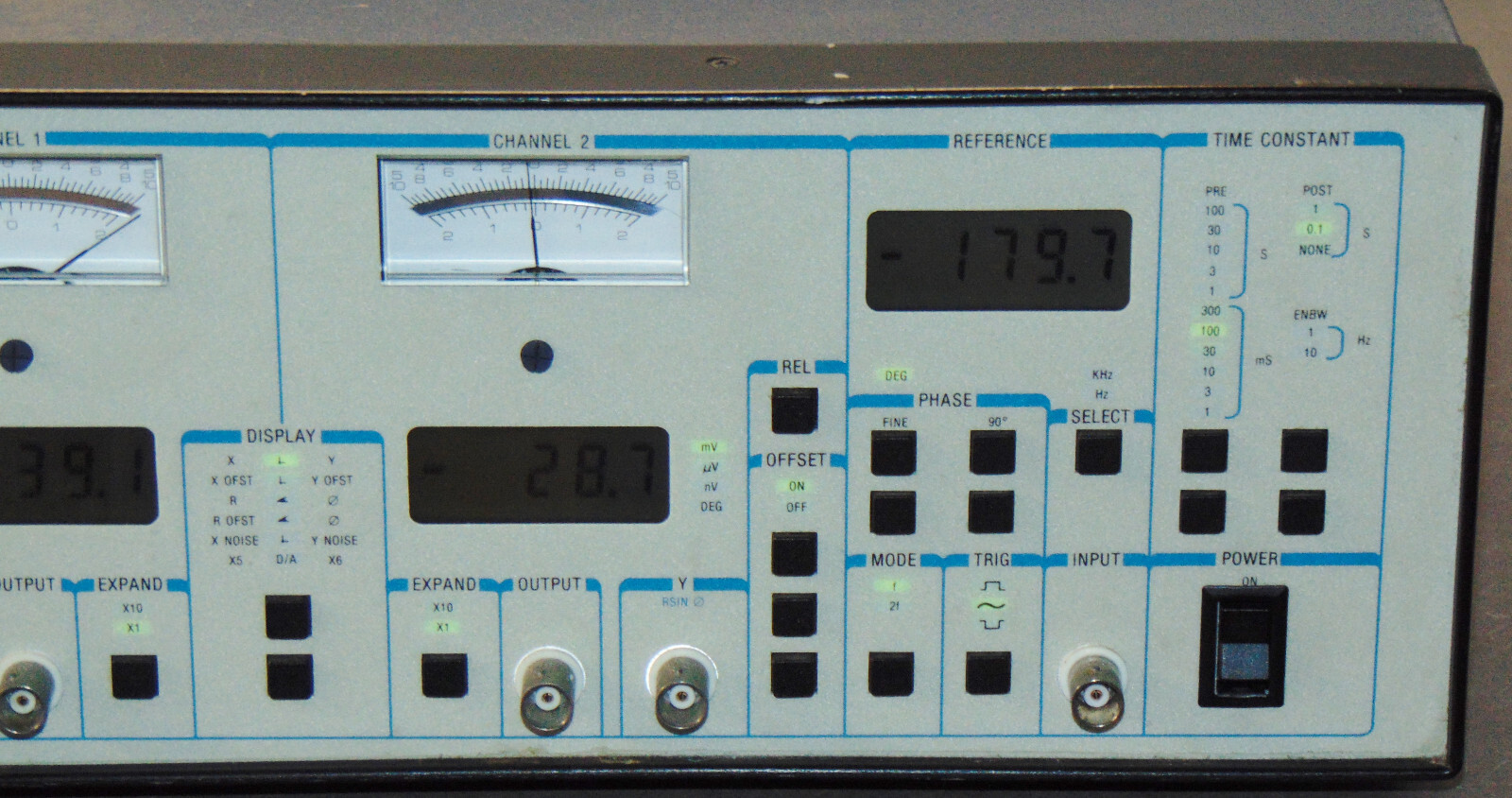 STANFORD RESEARCH SYSTEMS SR530 LOCK-IN AMPLIFIER