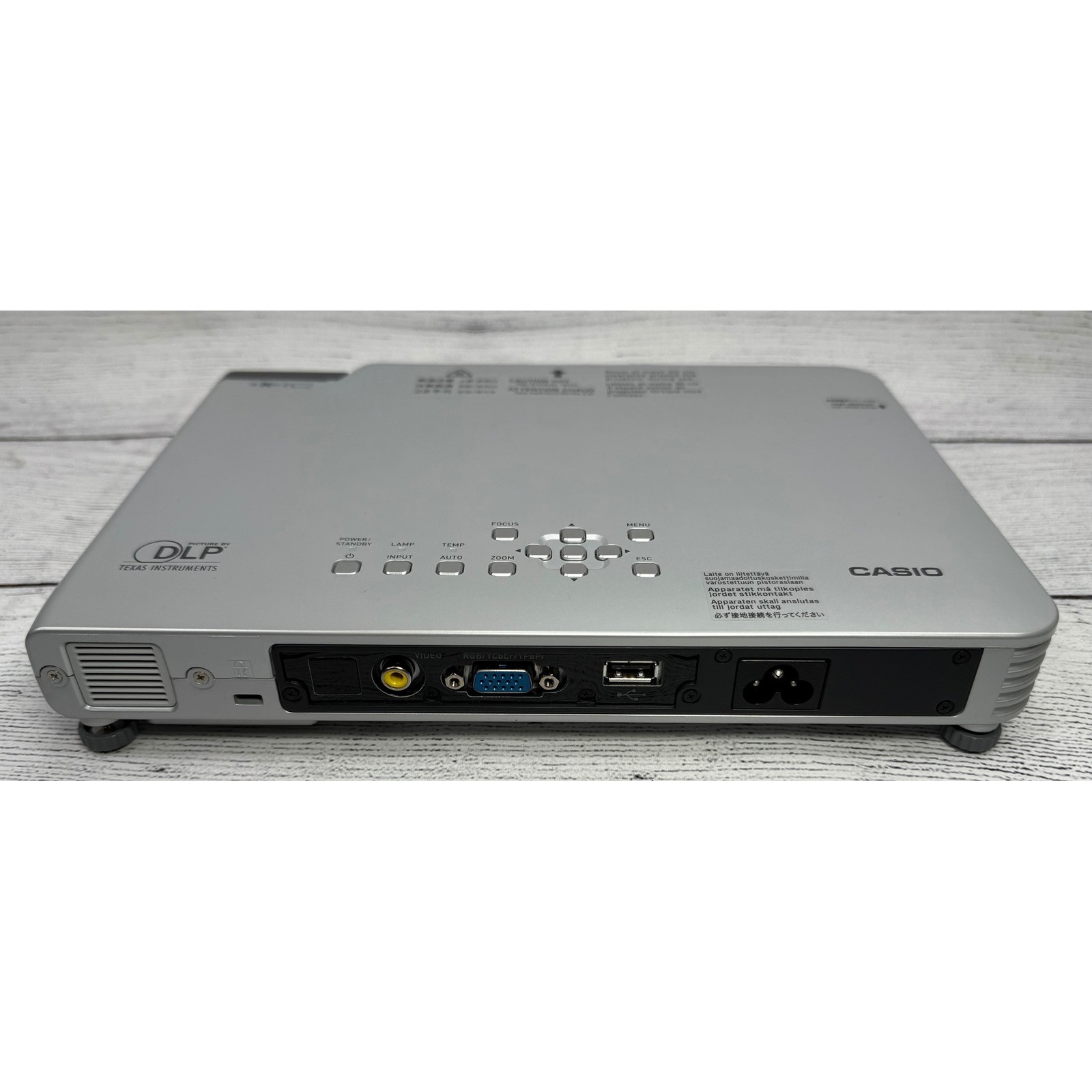 Casio Data Projector XJ-S35 DLP Texas Instruments with Remote and Cables