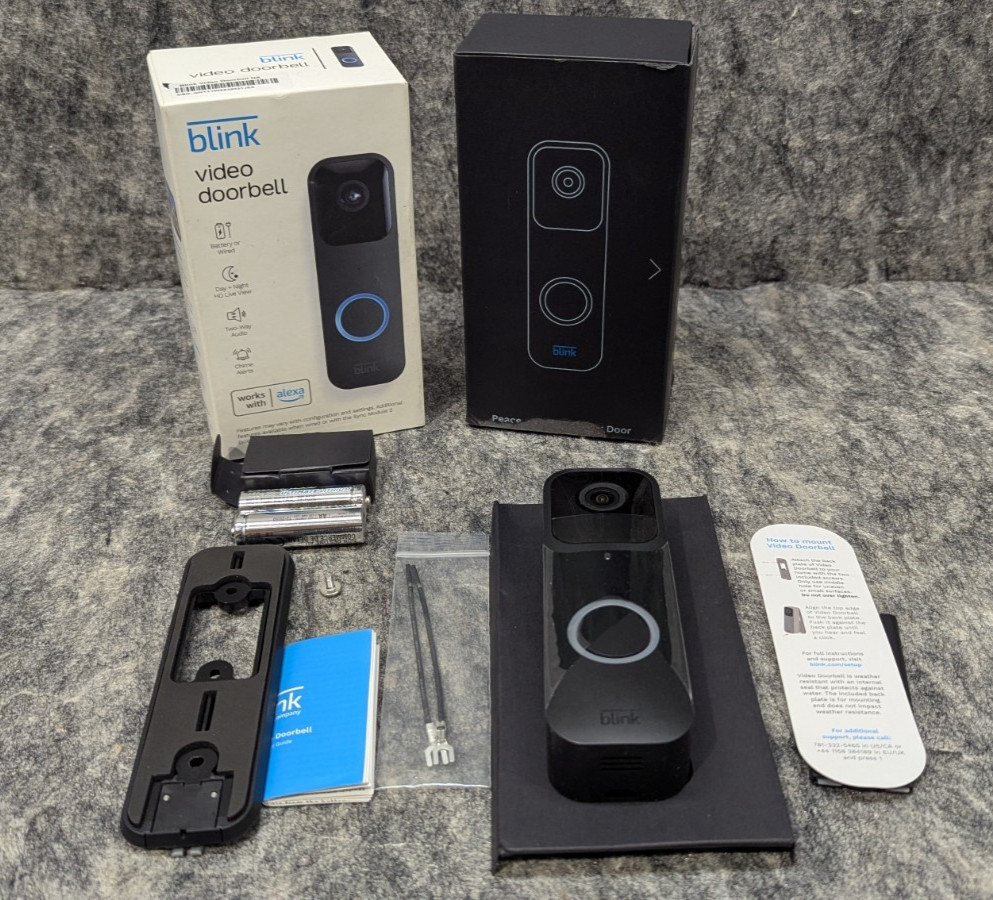 🔥New/Open🔥 Blink Video Doorbell , Two-way audio - Wired/ Wire-free Black