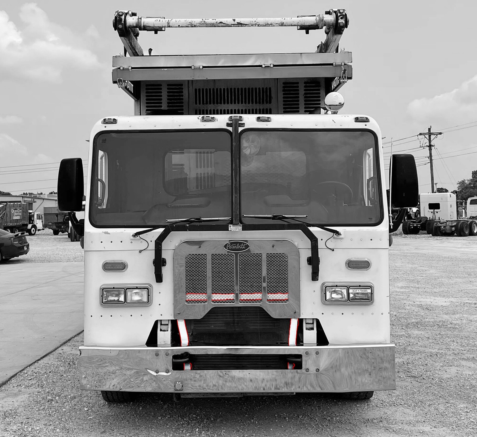 GrilleAdz Peterbilt 320 520 NO PTO Cutout SHORT Premium Bugscreen Trash Screen