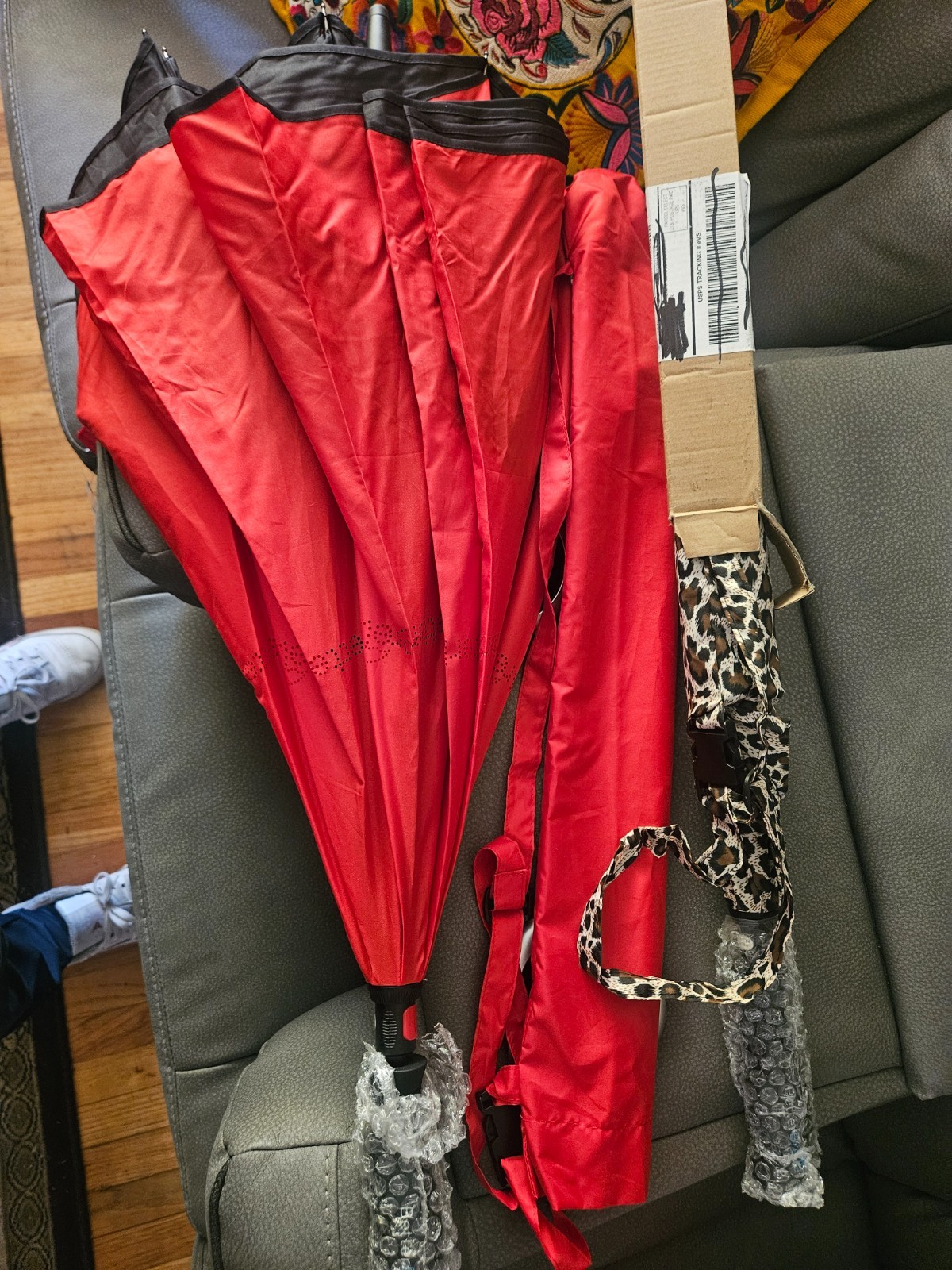 BetterBrella 1037 Wind-Proof Reverse Open Umbrella - red & cheetah