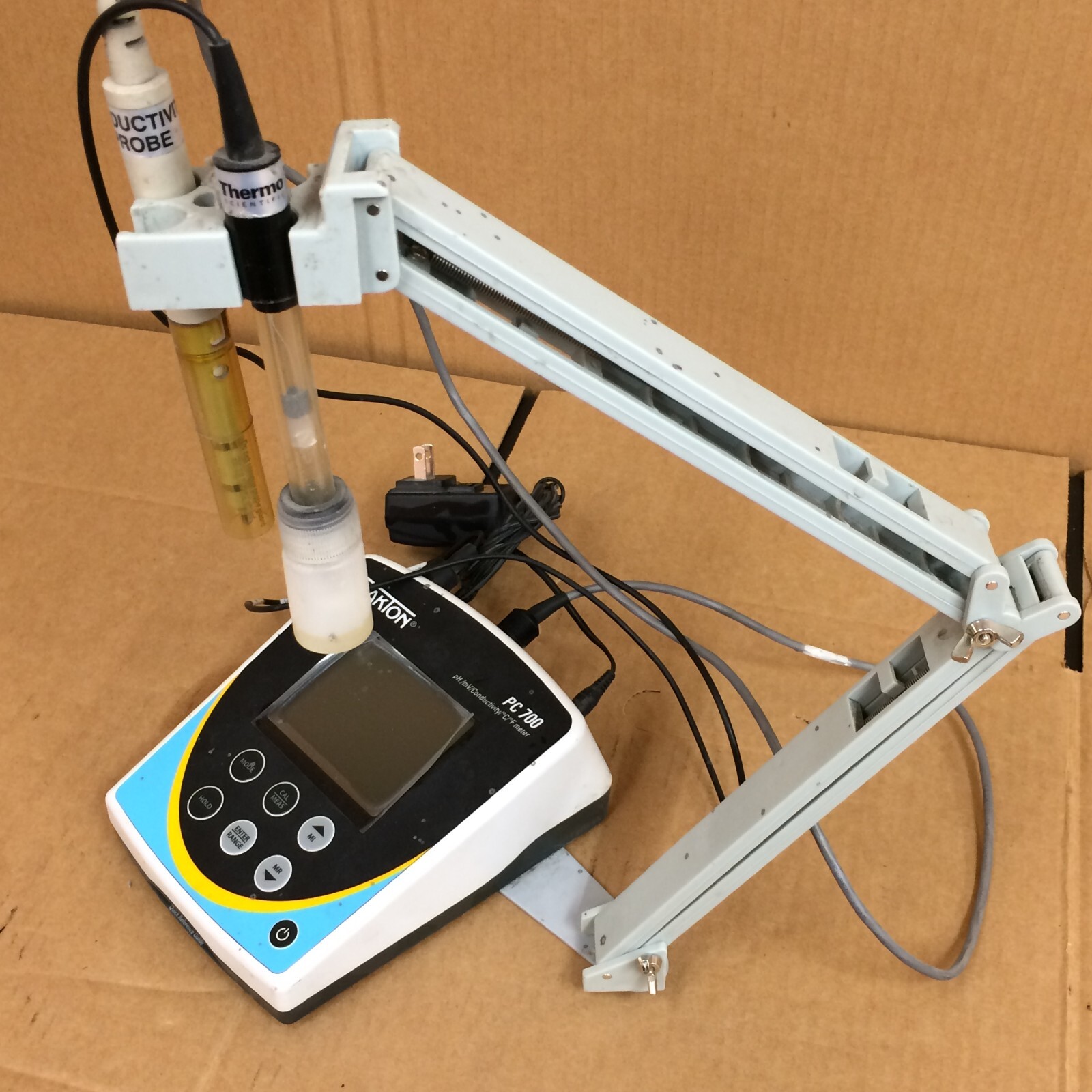 Oakton PC700 Meter w / Conductivity / Temp Probe & Stand