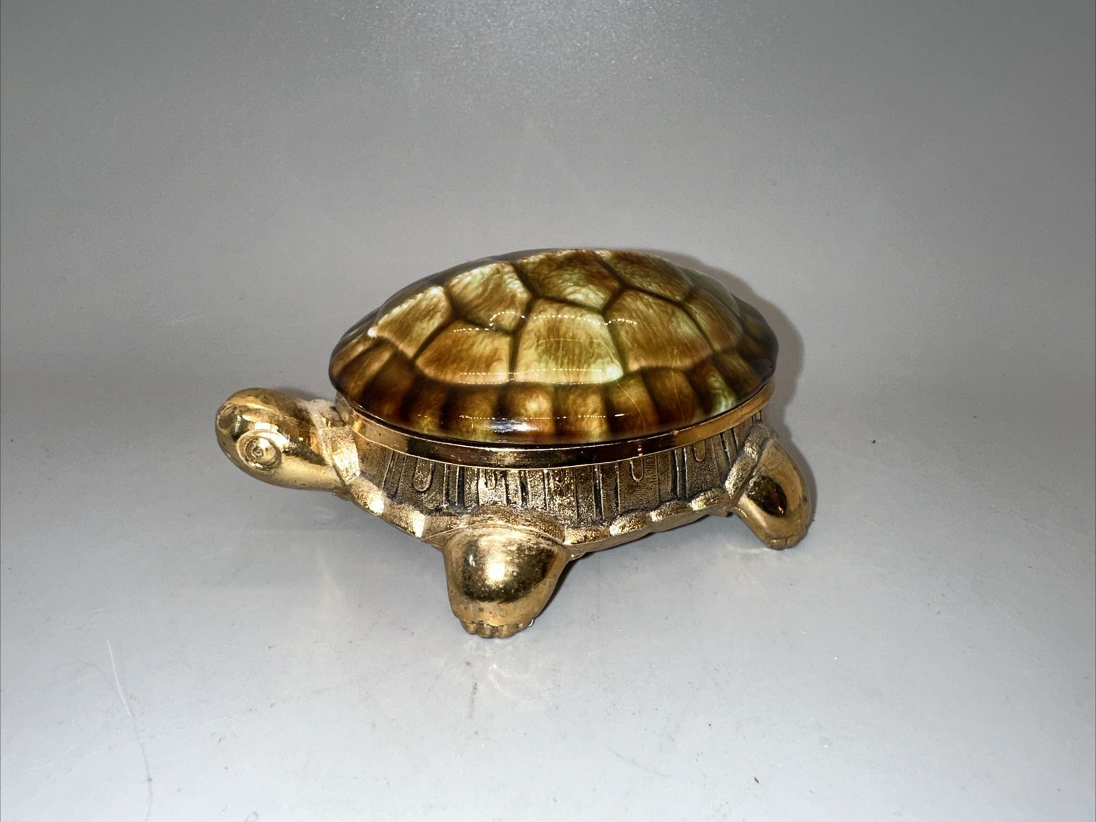 BEAUTIFUL LAMINATED AND GOLDTONE TURTLE TRINKET BOX MADE IN JAPAN