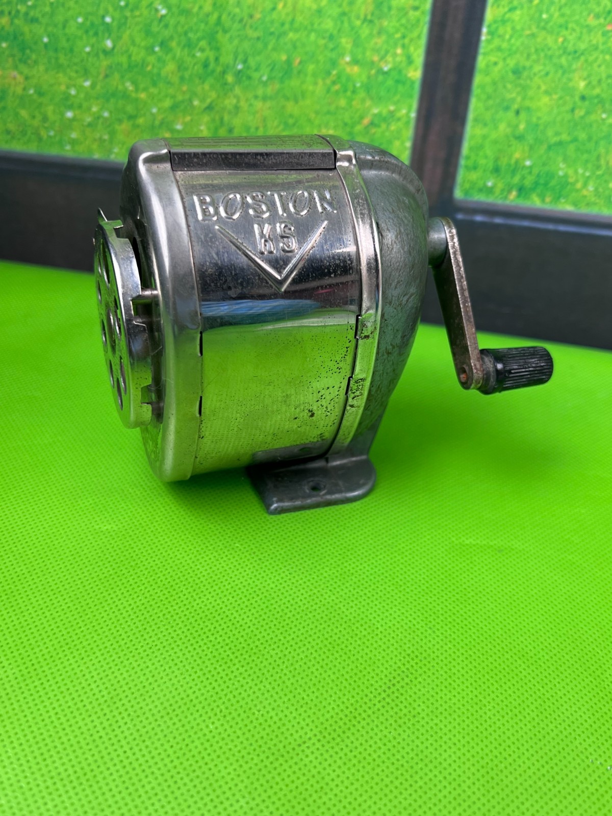 VTG Boston KS Screw Mount 8 Hole Pencil Sharpener with Handle - USA