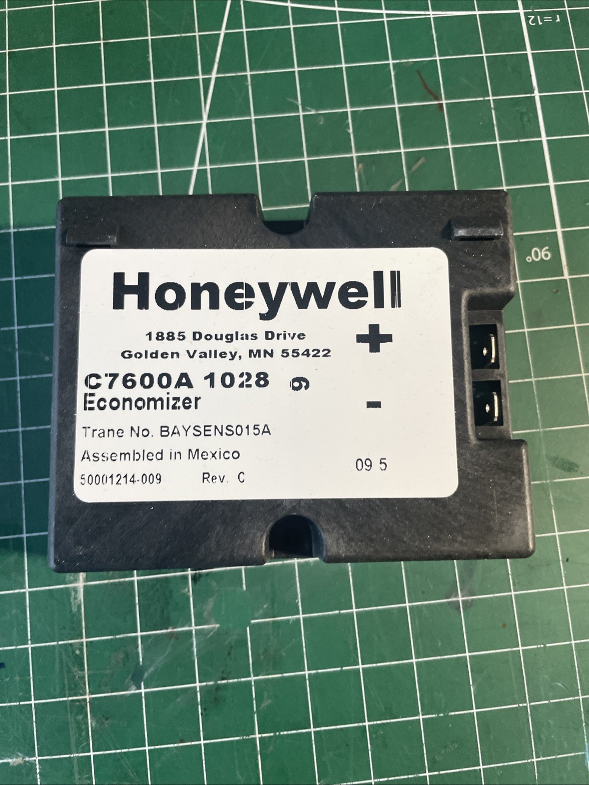 Honeywell C7600A1028 Trane Solid State Humidity Switch Sensor Black New No Box