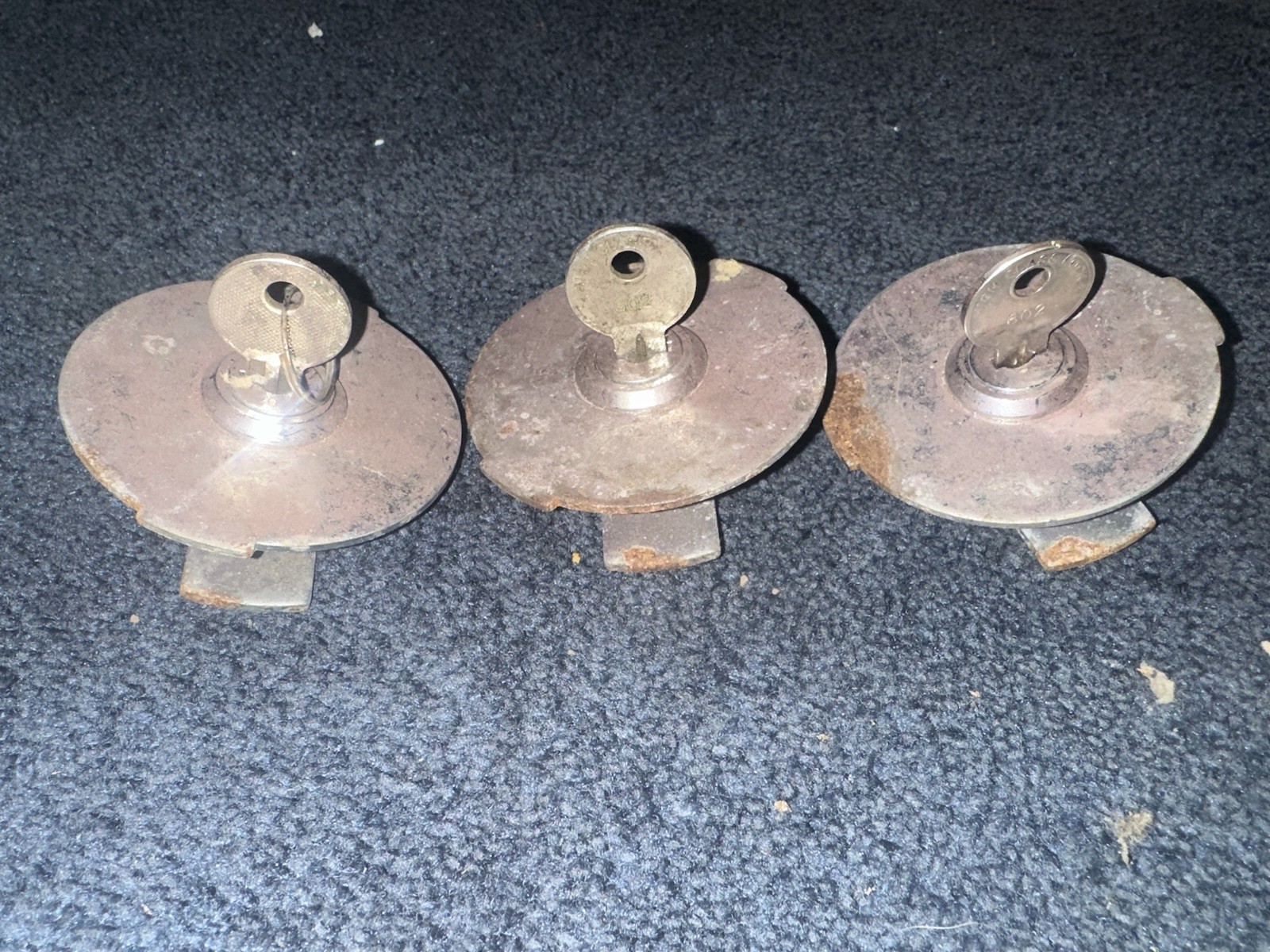 3 used U-turn Locking keys for the cylinder cashbox with the lid
