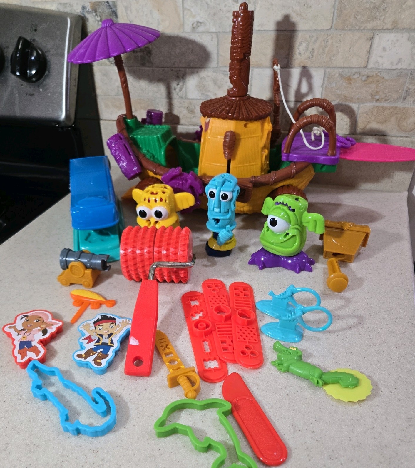 Vintage 2006 TIKI Play-Doh Doh-Doh Island Beach Buggy Play Set + Extras