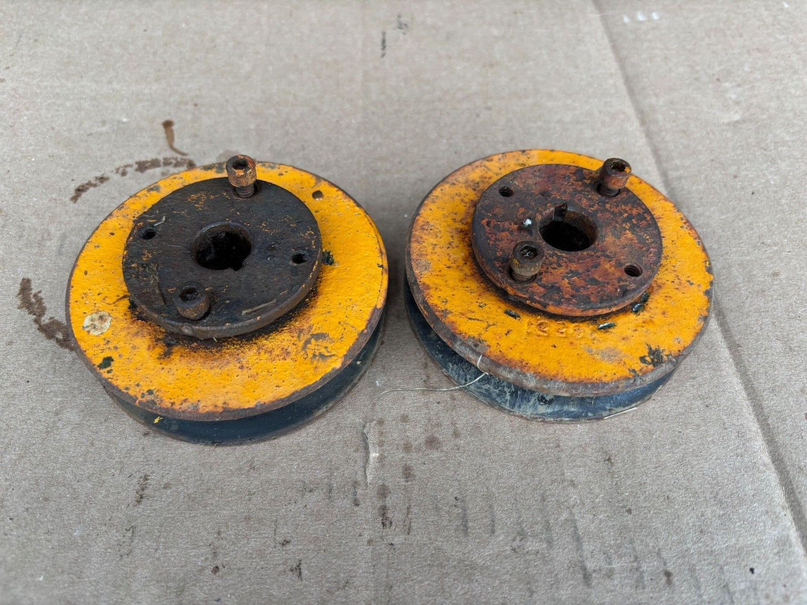 ONE CUB LO BOY 154 184 185 INTERNATIONAL  WOODS 59LB MOWER SPINDLE OUTER PULLEY