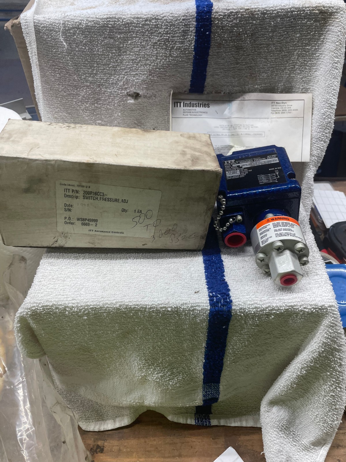 NIB ITT Adjustable Pressure Switch 200P16CC3