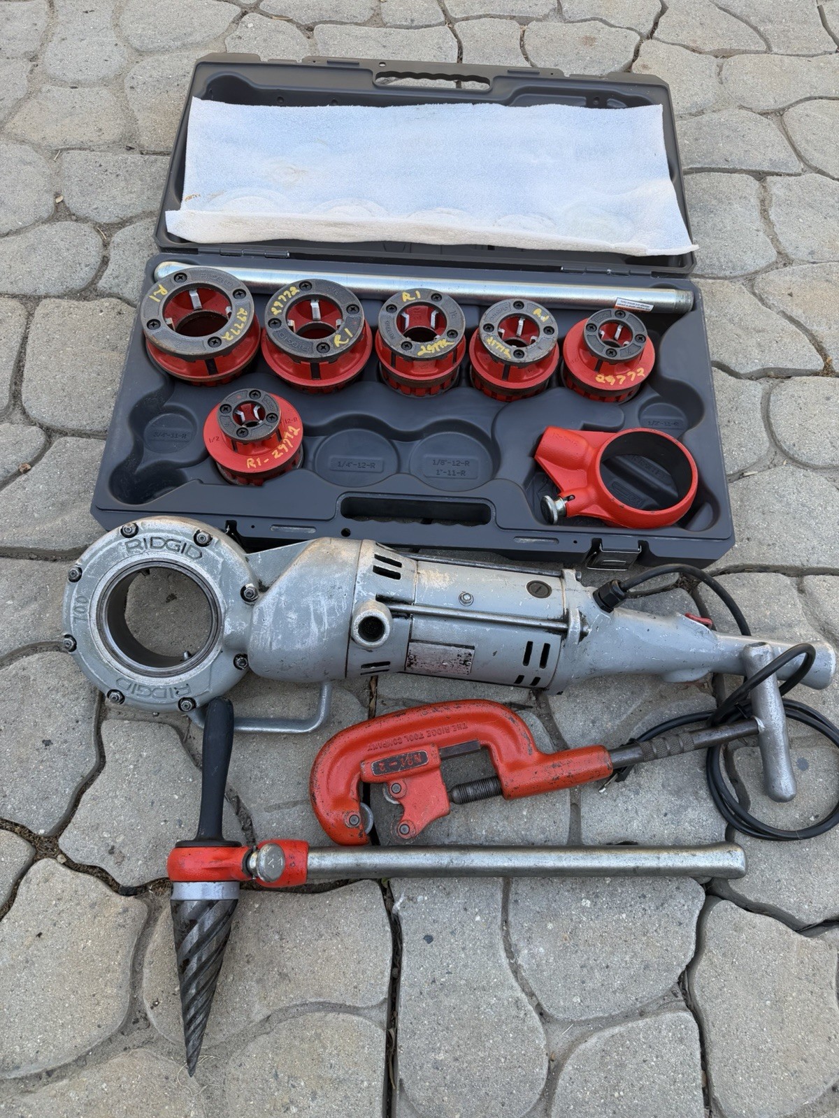 Ridgid 700 Pipe Threader Machine W/ Dies