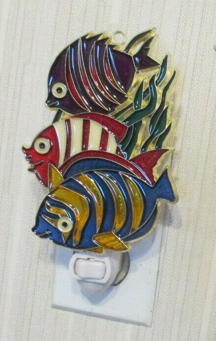 THREE FISH NIGHTLIGHT (BLUE AND YELLOW BOTTOM) (TROPICAL FISH SUNCATCHER LIGHT)