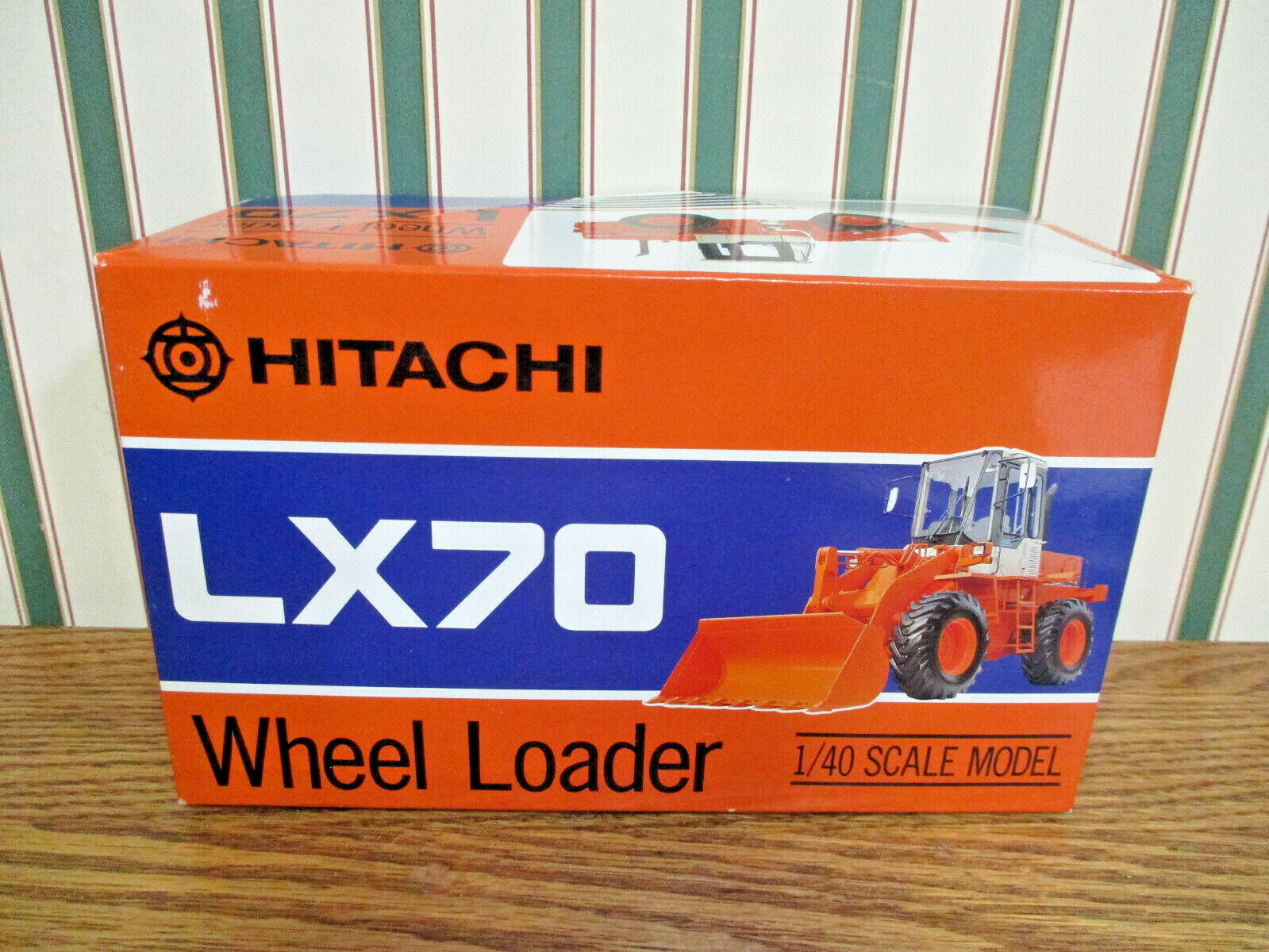 Hitachi LX70 Wheel Loader By Shinsei 1/40th Scale