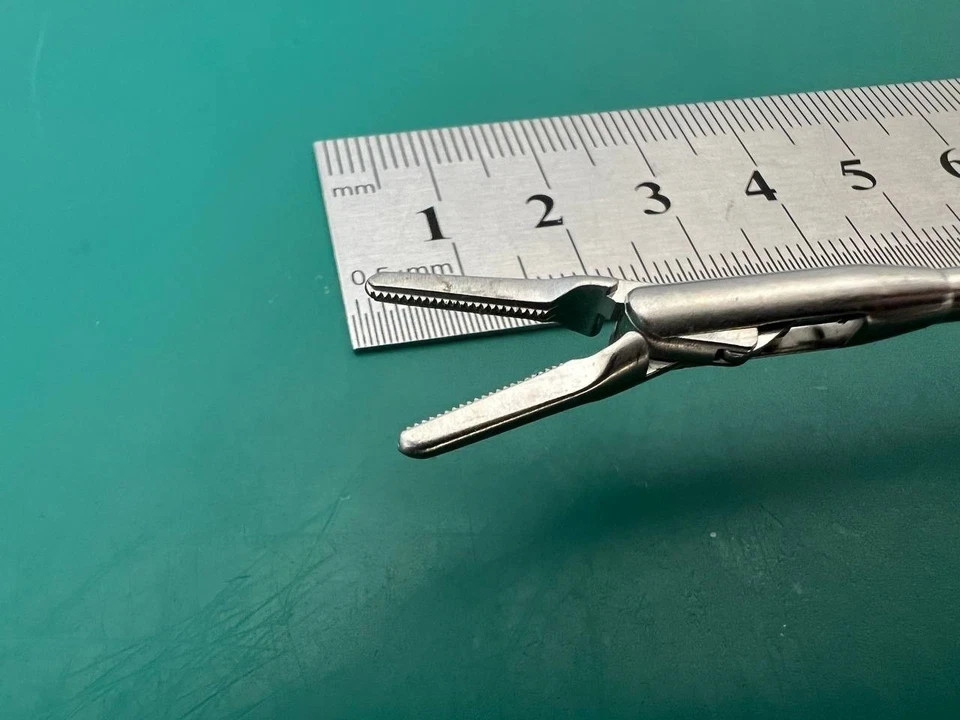 Edwards Ergonic DeBakey Forceps Straight ERGF01330 Double Acting 2pc