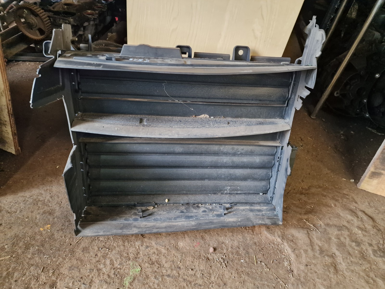 Peugeot 208 MK2  1.5 Diesel Bluehdi Diesel Intercooler Air Giude Duct 5877R1001