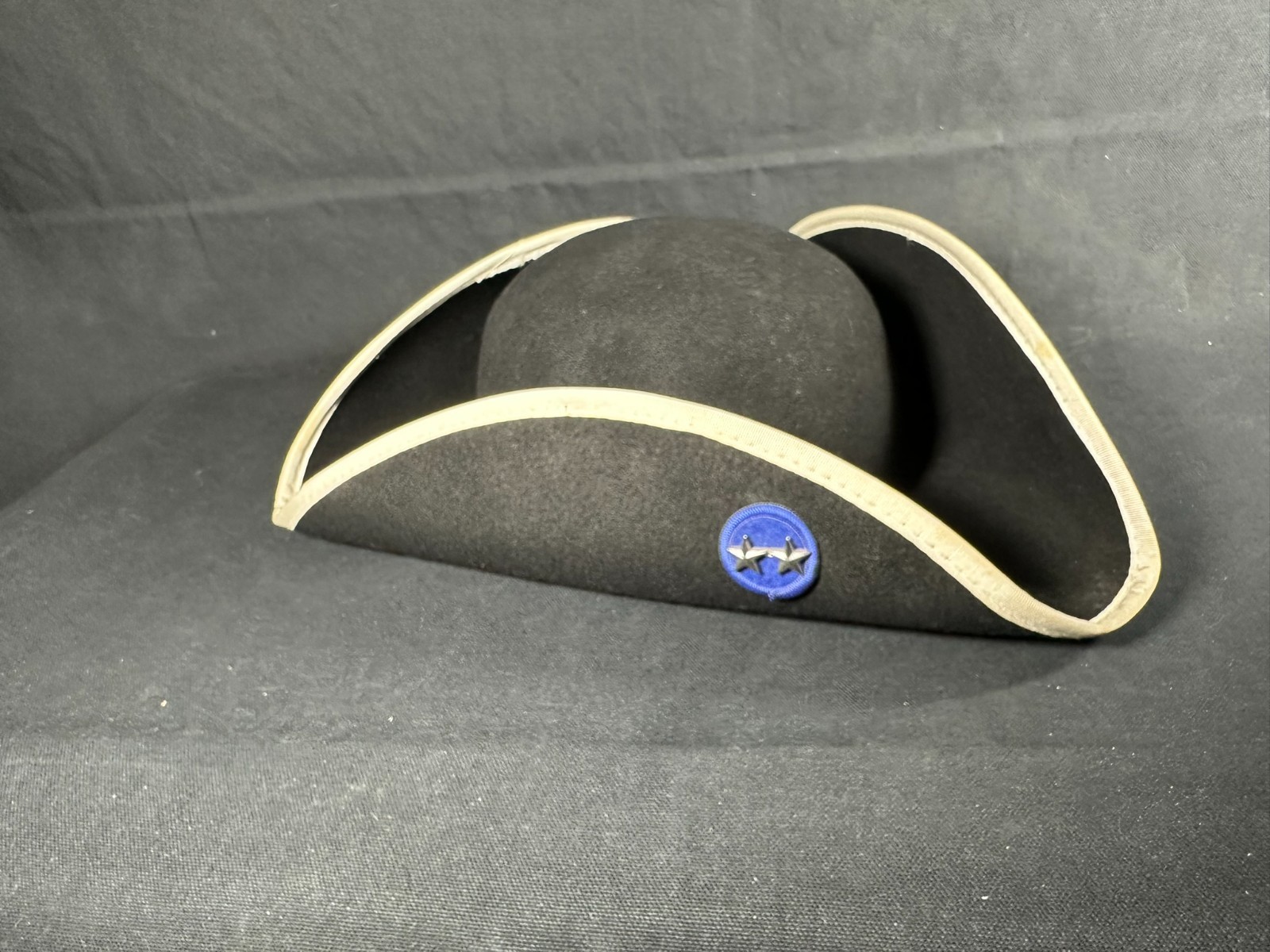 Colonial Type Revolution War Hat size 7 1/4 with insignia