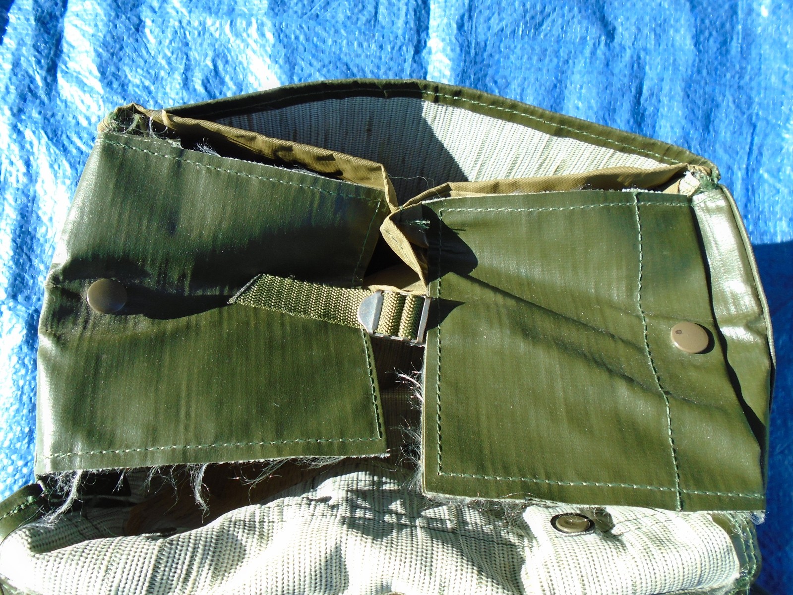 VGC Czech M85 Shoulder Bag Vinyl Green