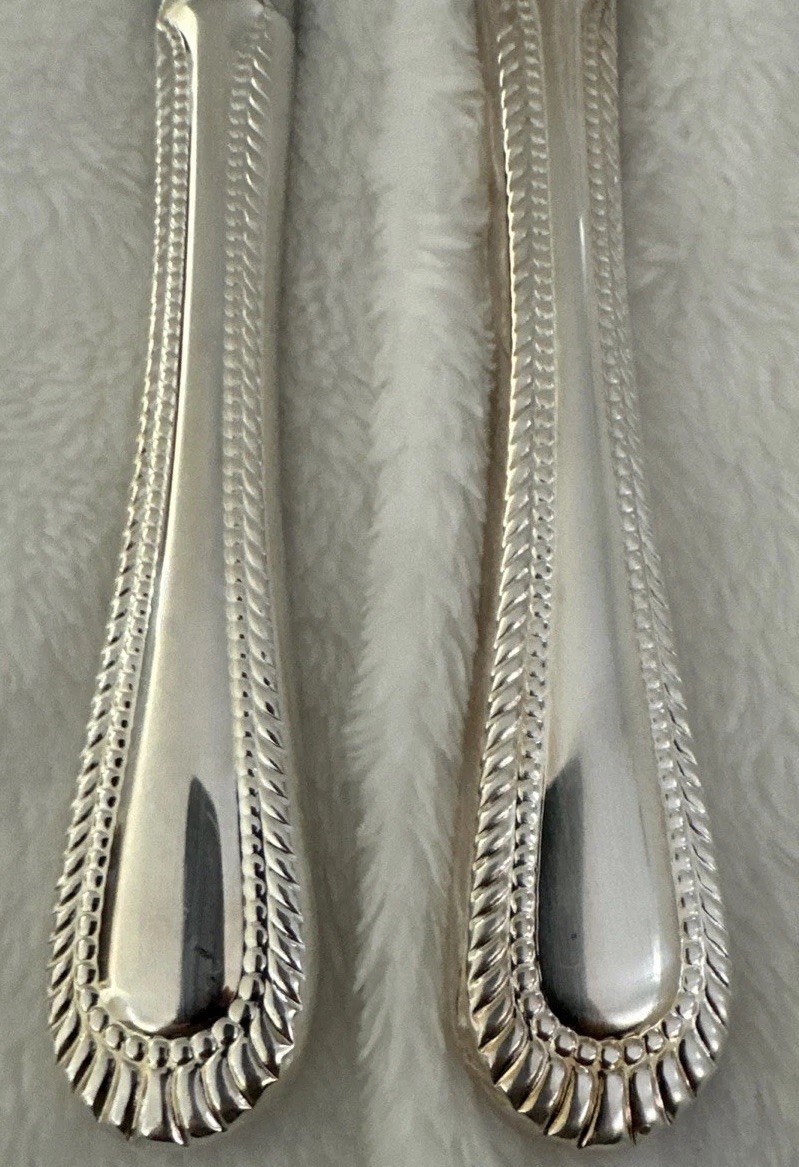 2 WALLACE Wickham Deep Silverplate Dinner Knife Flatware Fan Bead 9.5”