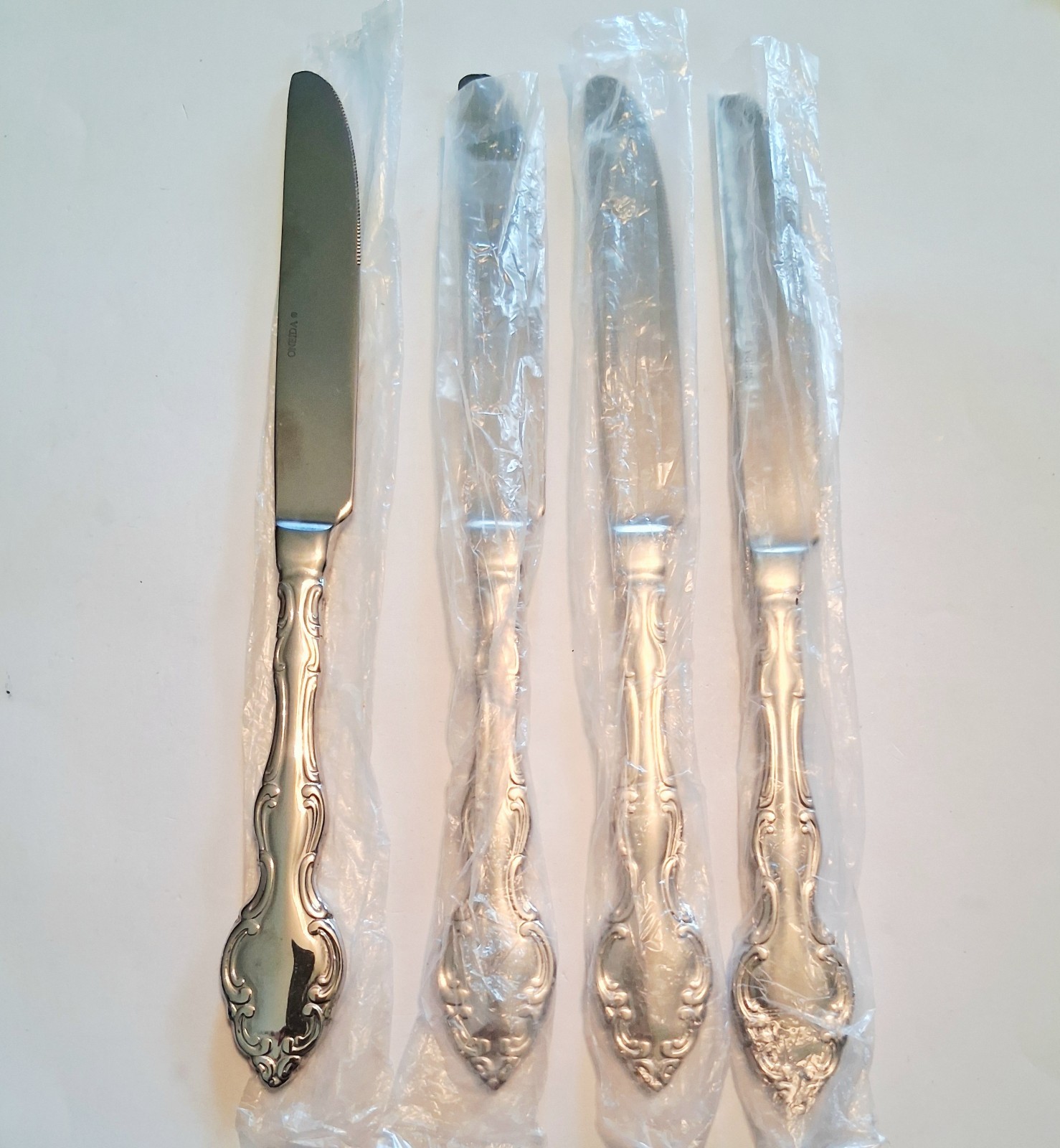 (4) NEW Oneida MIKAYLA Stainless Dinner Knives~China~Free Shipping