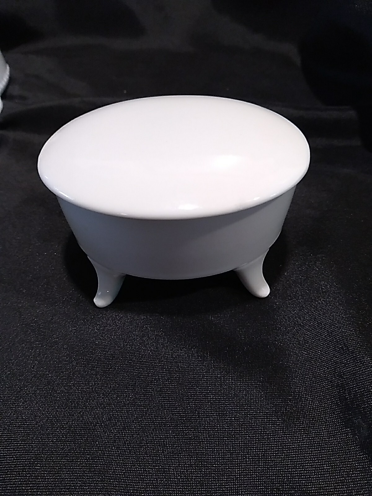 White Porcelain Oval, Footed, Trinket Dish.                      (160)