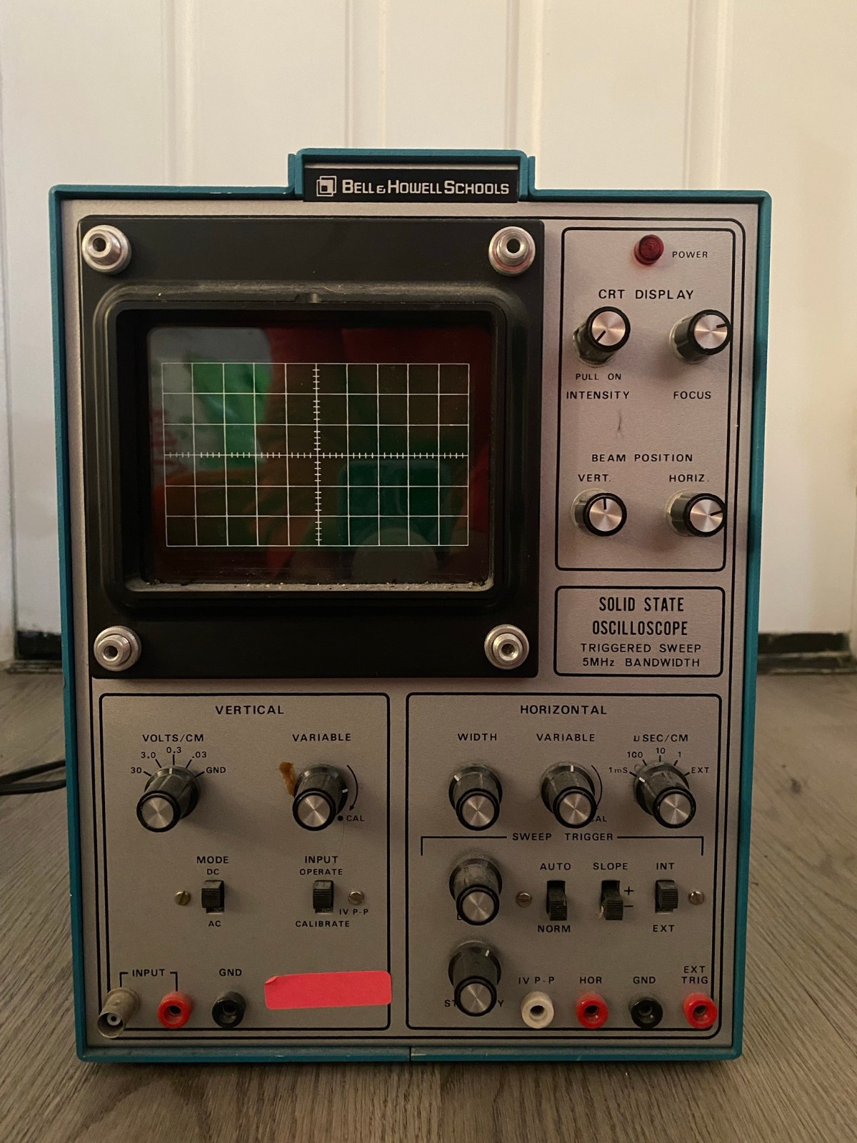 Bell & Howell Schools Solid-State Oscilloscope (5MHz Triggered Sweep) + manual