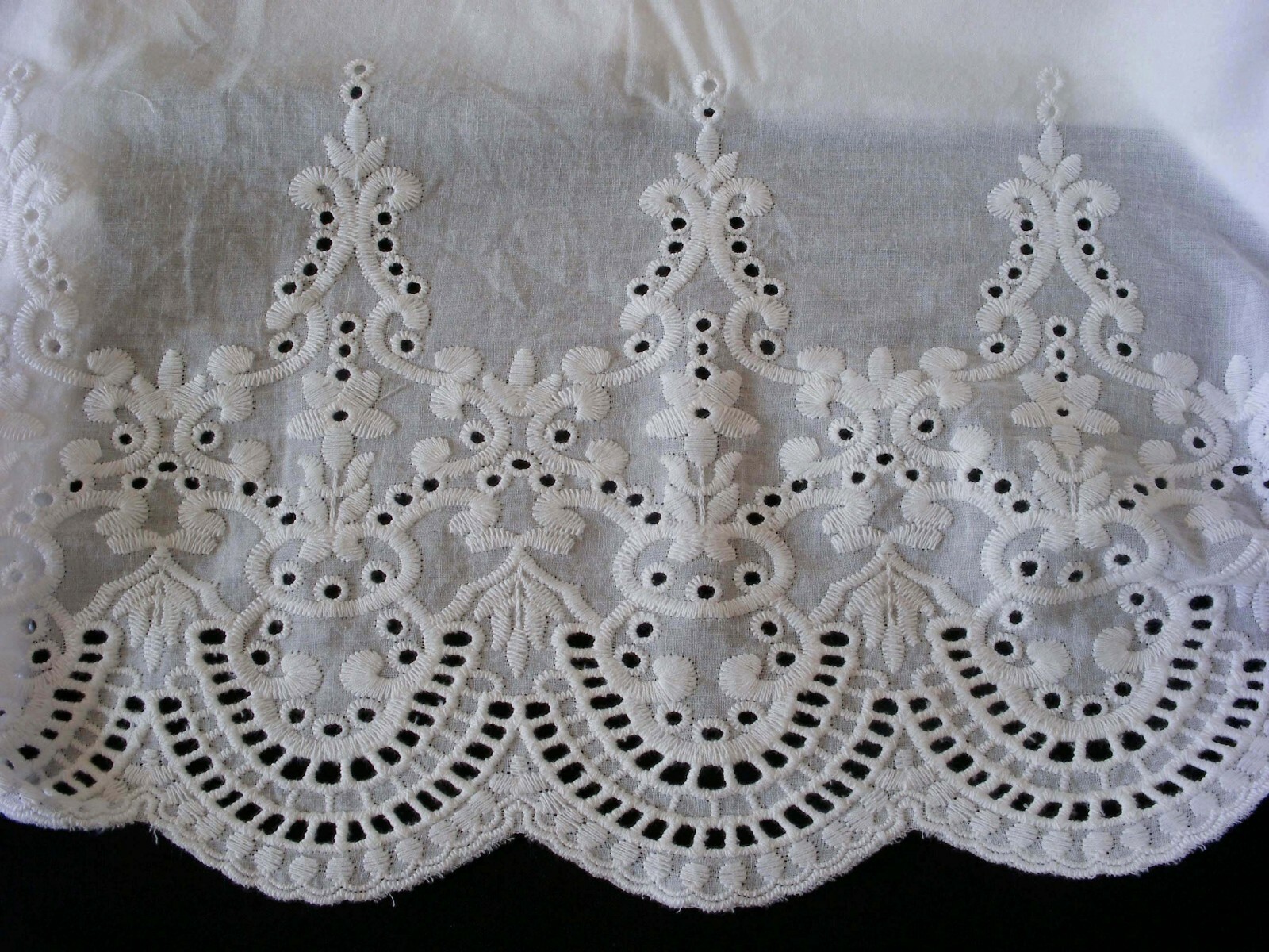 New White Embroidered Lace PillowCases Sham Cotton Sateen queen Pair M2-1#