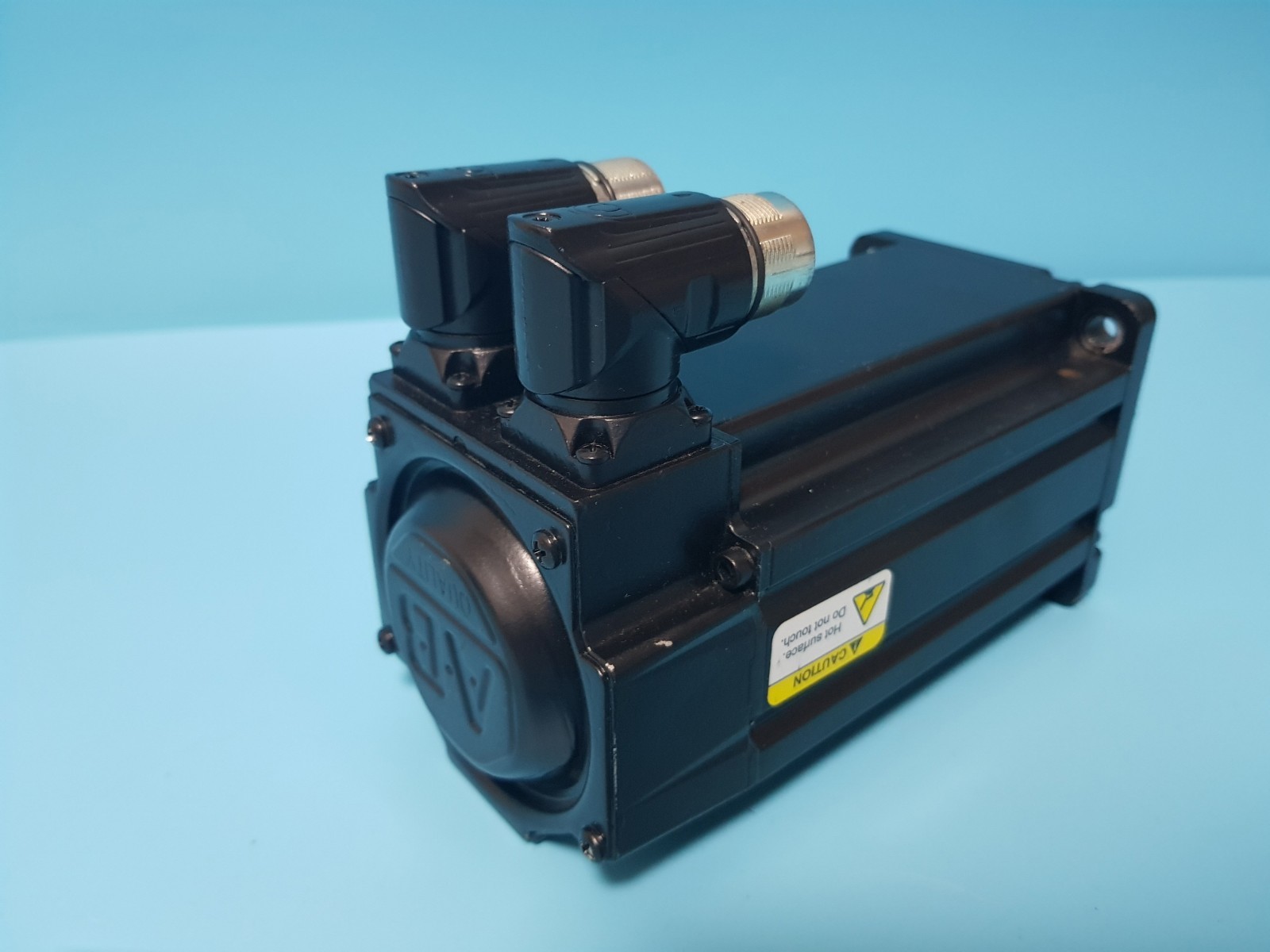 1PC Allen Bradley MP-Series MPL-B330P-SJ72AA SERIES: A Servo Motor PN-12167