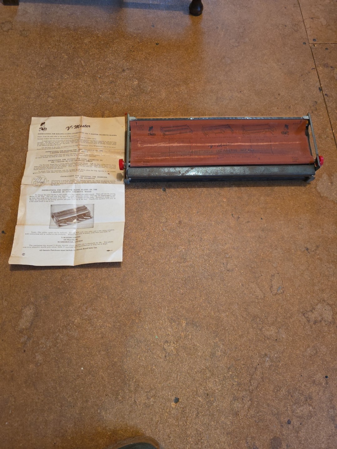 V Master Cigarette Maker, Roller