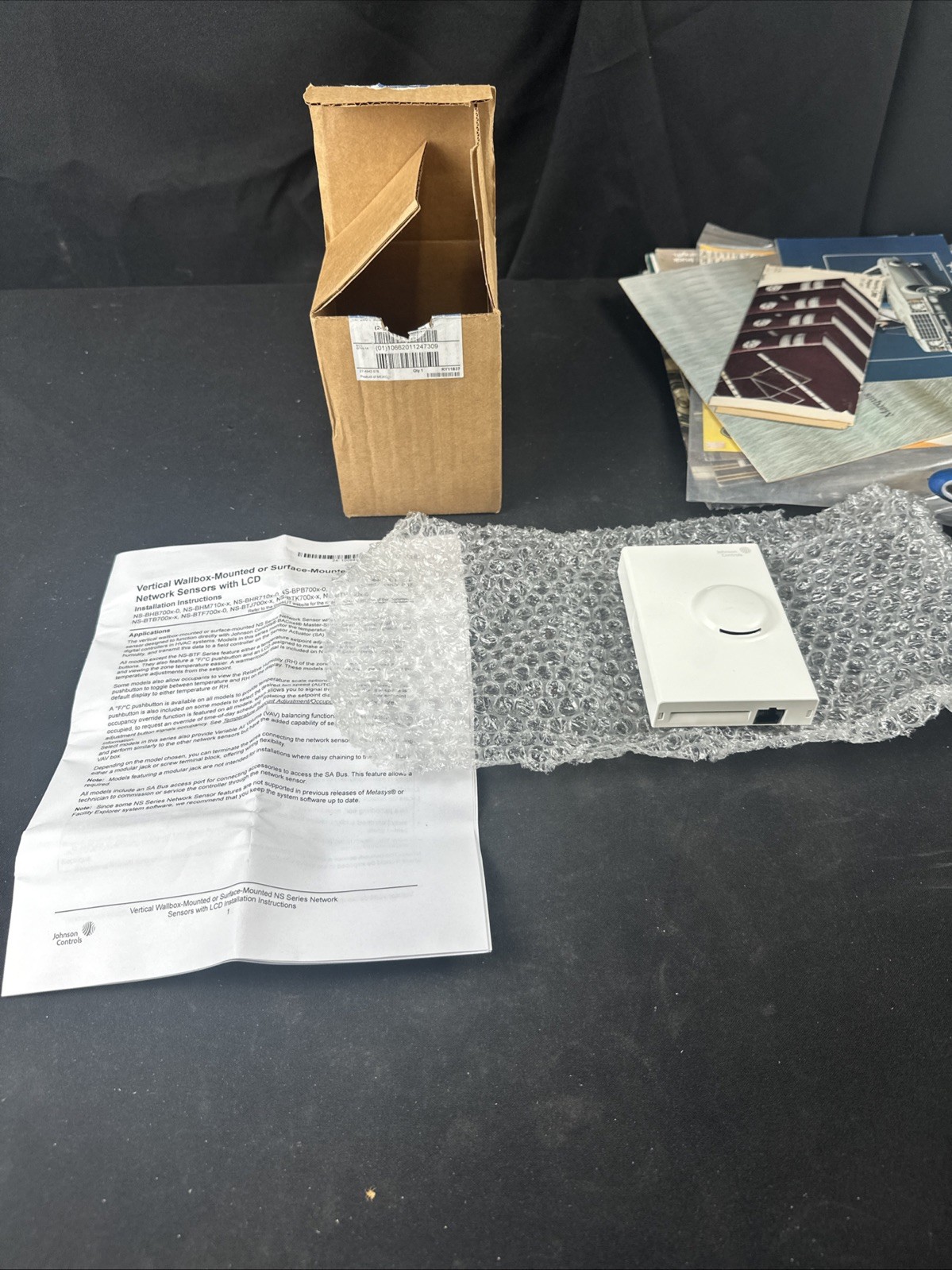NOS NS-BTN7003-0 Johnson Controls Sensor Vertical Wall box