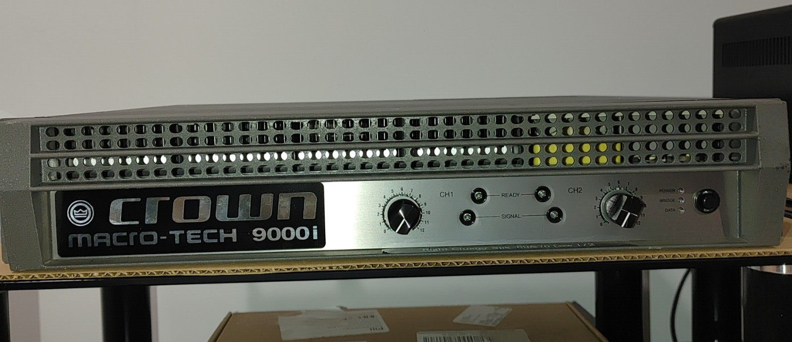 CROWN MACRO-TECH 9000i PRO POWER AMPLIFIER