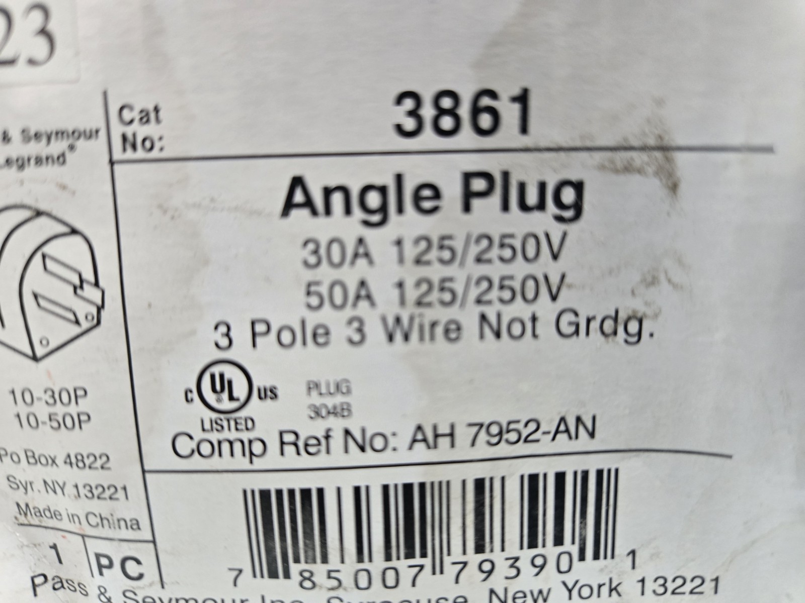 Pass & Seymour Legrand 3861 Angle Plug