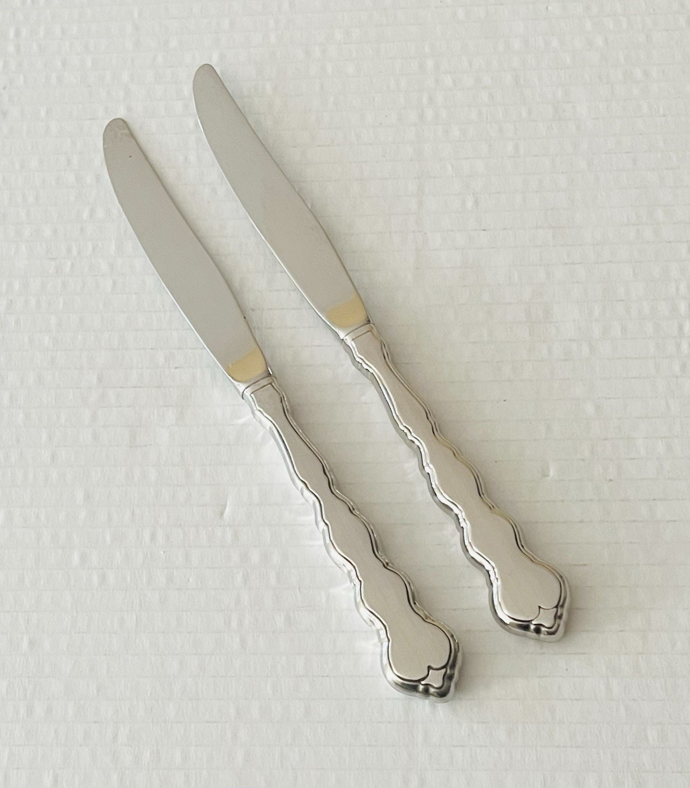 Oneida Distinction Deluxe Stainless HH Valerie 2 Dinner Knives Hollow Handle
