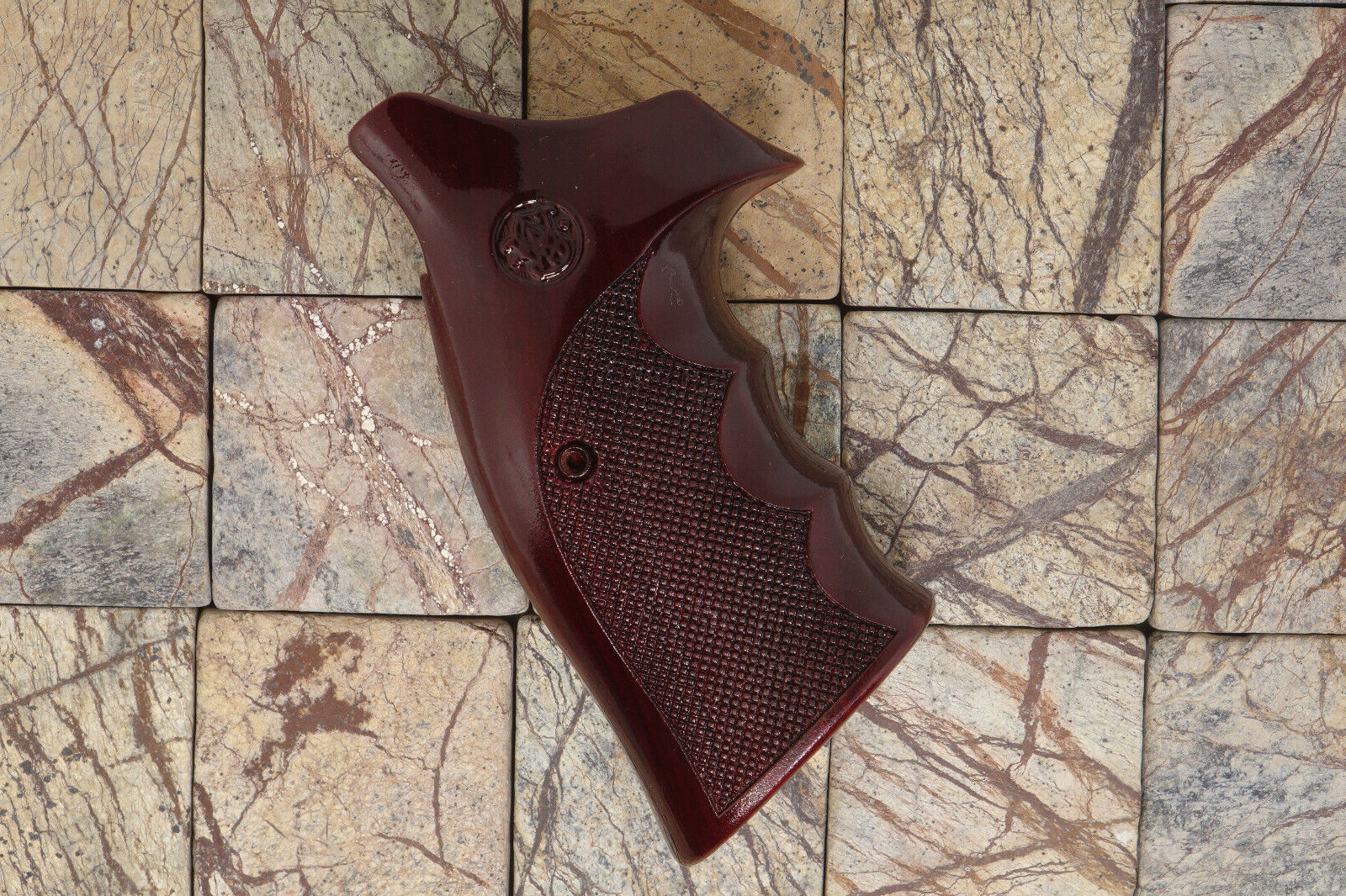 CUSTOM S&W SMITH & WESSON K/L SQUARE BUT FRAME TARGET GRIP *CHECKERED-MAROON*