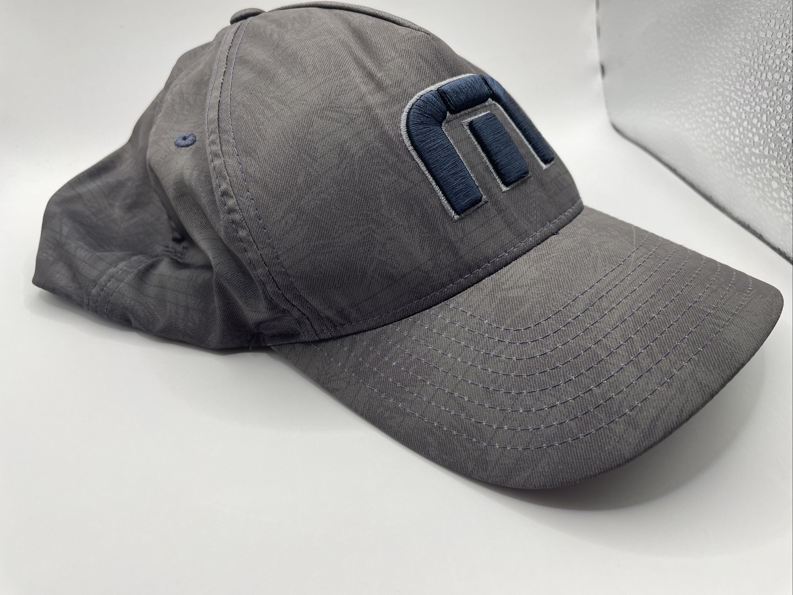 TRAVIS MATHEW Golf Baseball Hat Cap Lightweight SnapBack Gray Blue