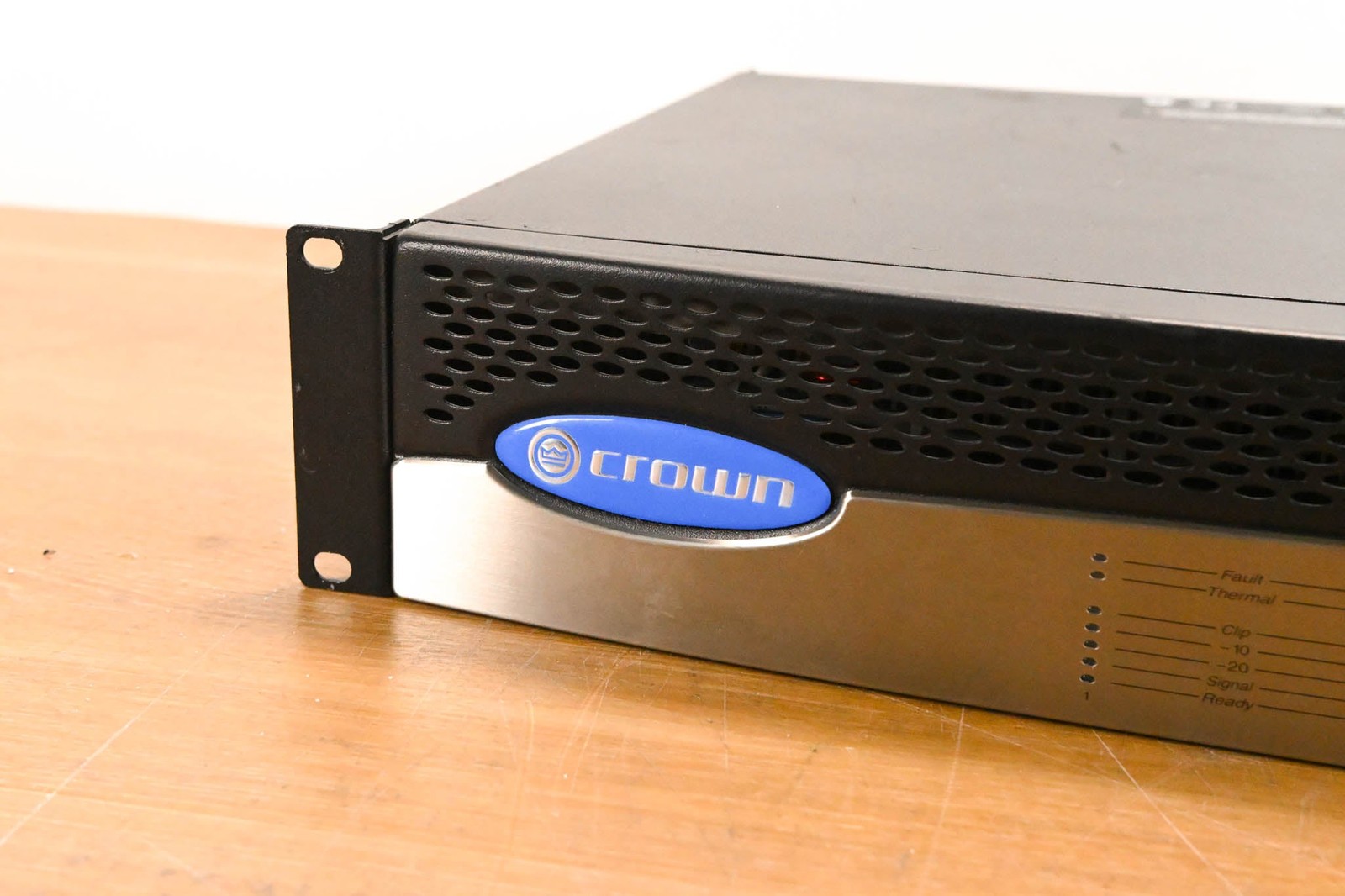 Crown CTs 600 Two-Channel 300W Power Amplifier CG01Y1A