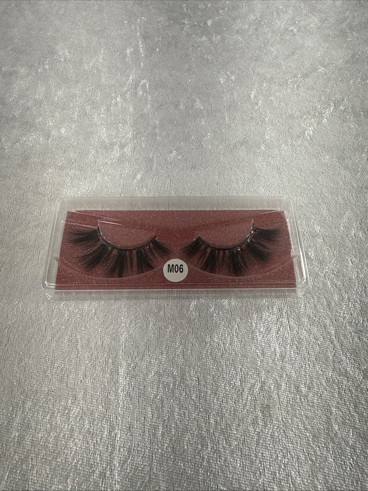 false eyelashes #M06