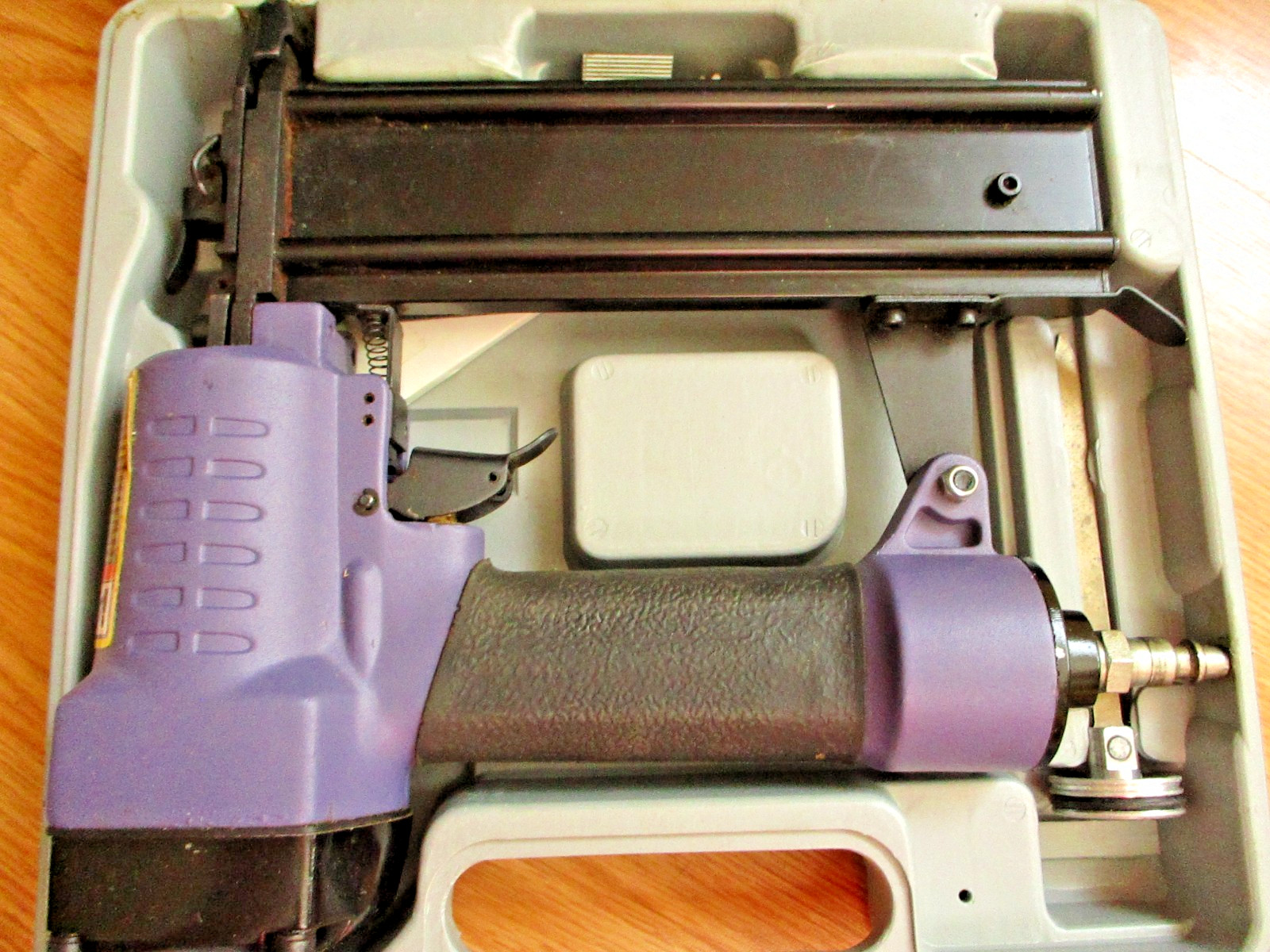 Central Pneumatic 18 Gauge Air Brad Nailer 3/8" to 2" Brads Model 46309